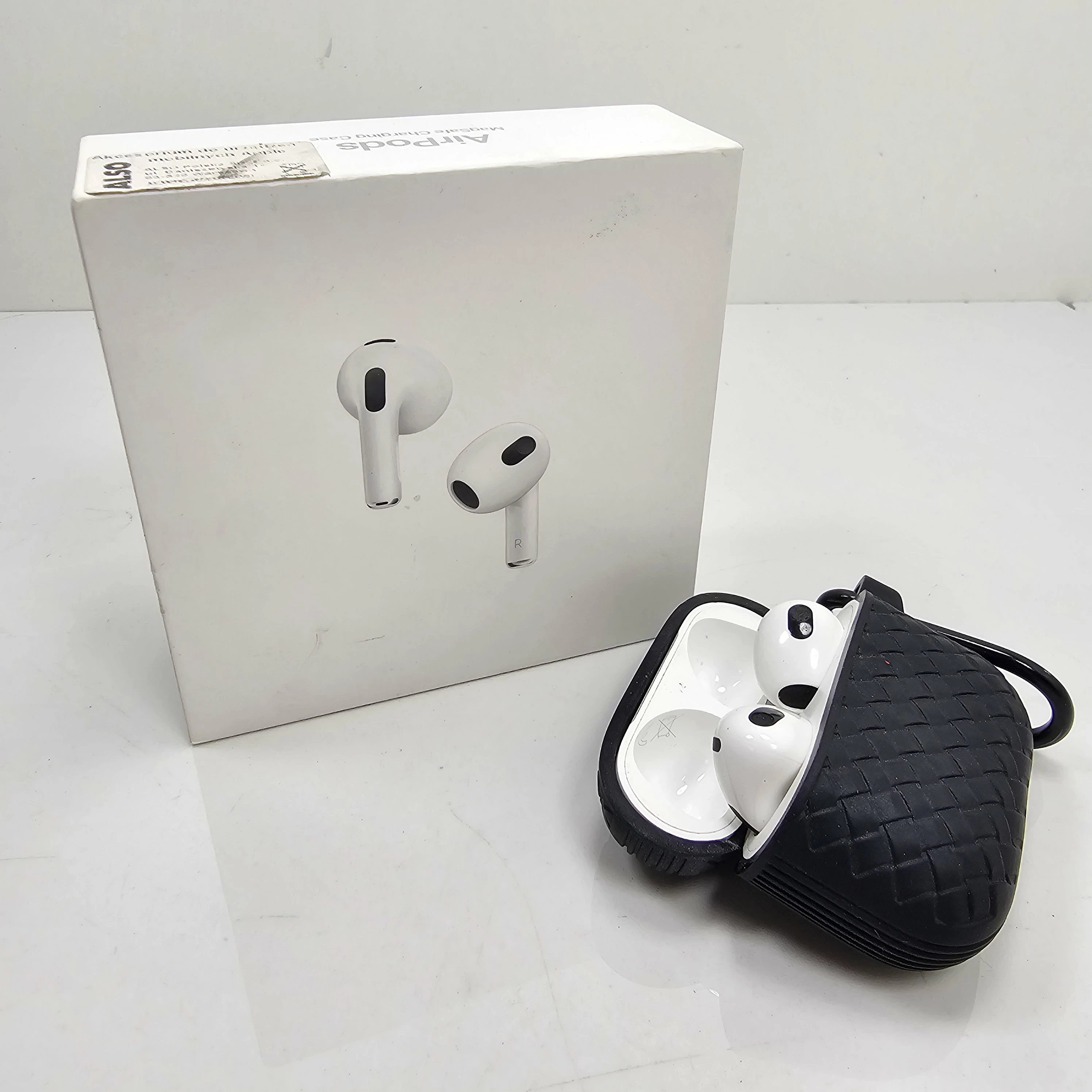 sluchawki-airpods-3rt-a2565-pokrowiec-okopowa-7a-warszawa