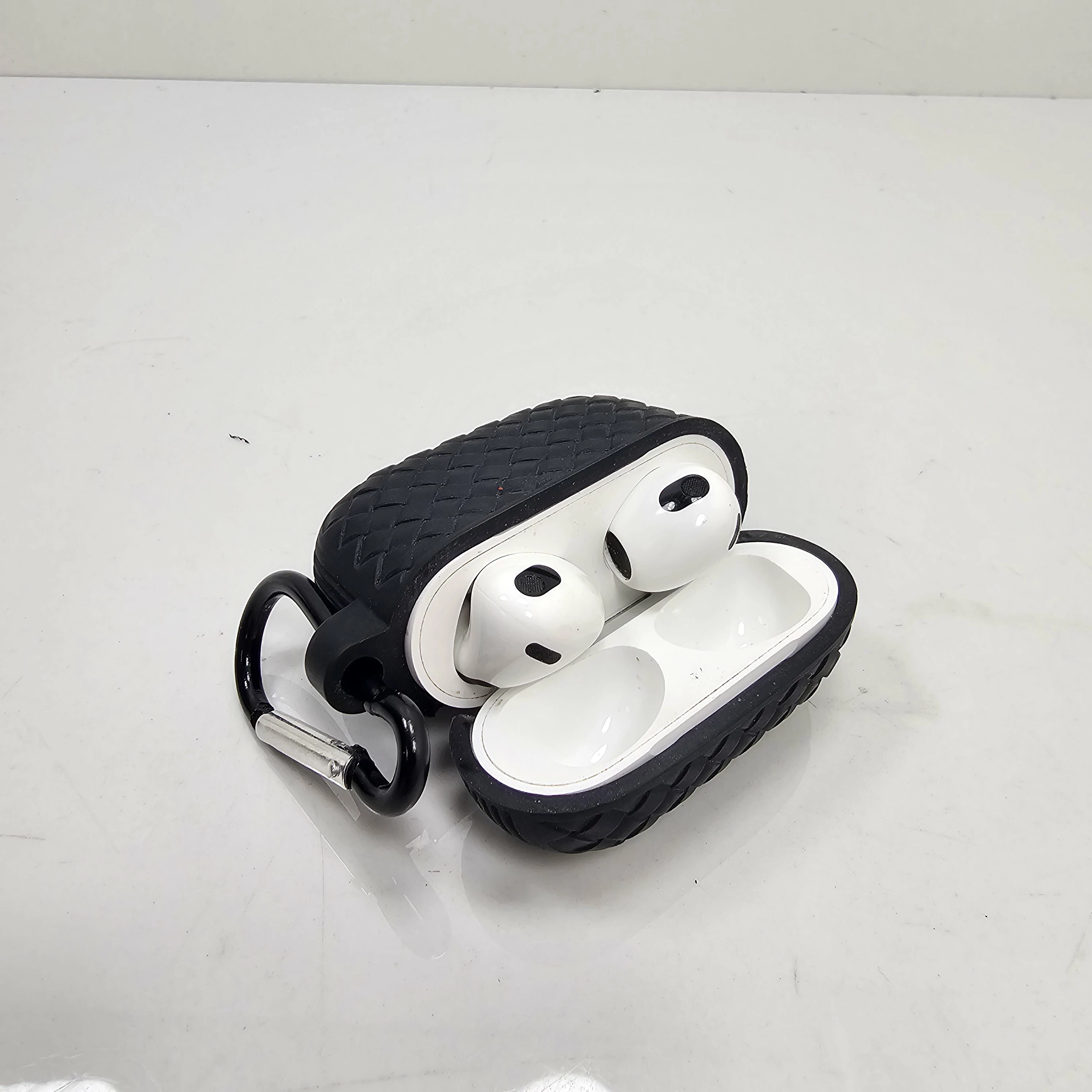 sluchawki-airpods-3rt-a2565-pokrowiec-ean-gtin-194252818527