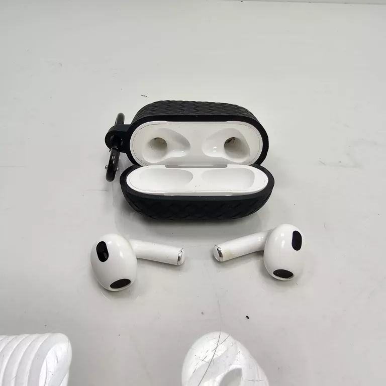 sluchawki-airpods-3rt-a2565-pokrowiec-kolor-dominujacy-129357-2