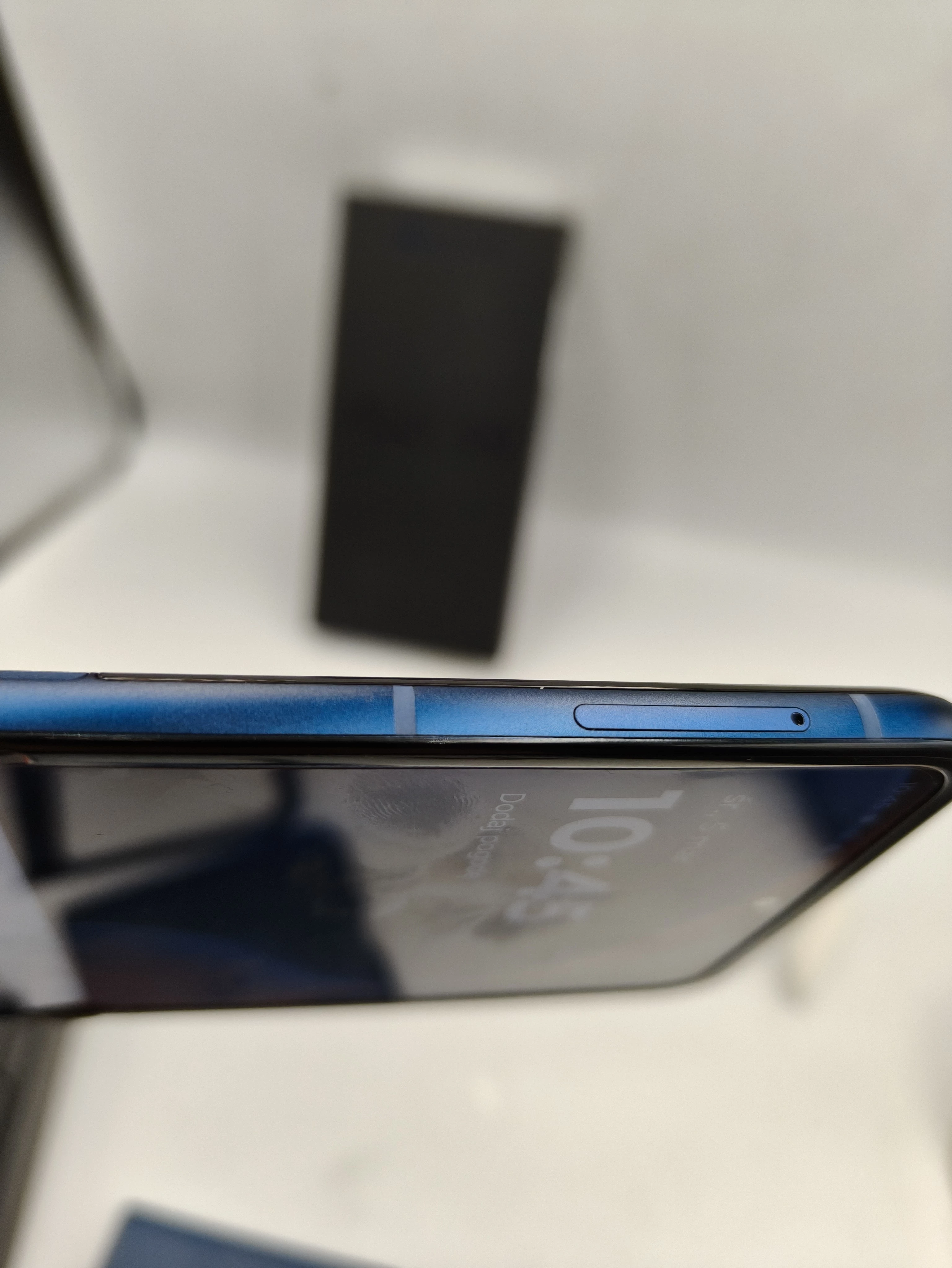 telefon-motorola-razr-60-8256gb-przekatna-ekranu-690