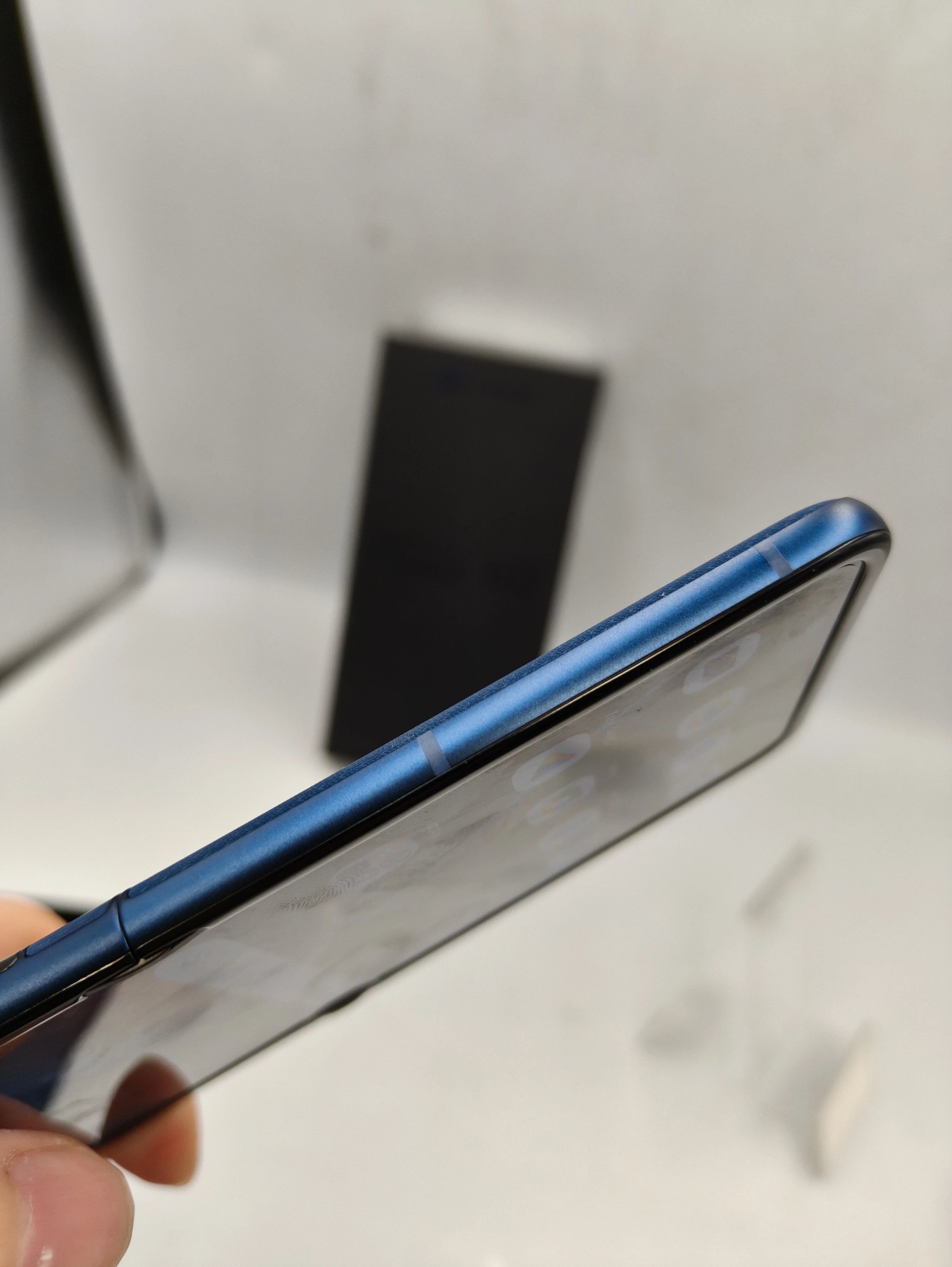 telefon-motorola-razr-60-8256gb-kod-producenta-xt2553-1