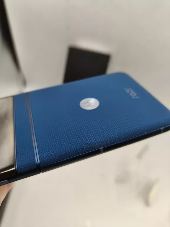 telefon-motorola-razr-60-8256gb-stan-11323-2