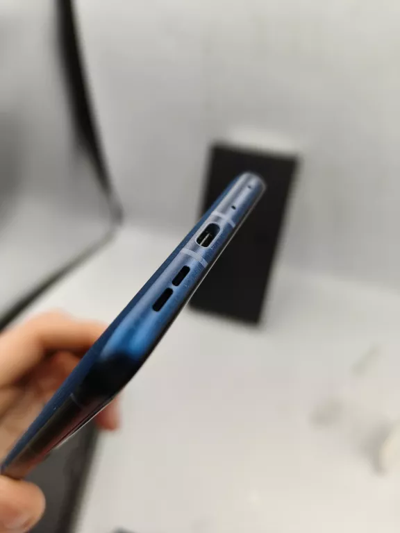 telefon-motorola-razr-60-8256gb-typ-202685-212929