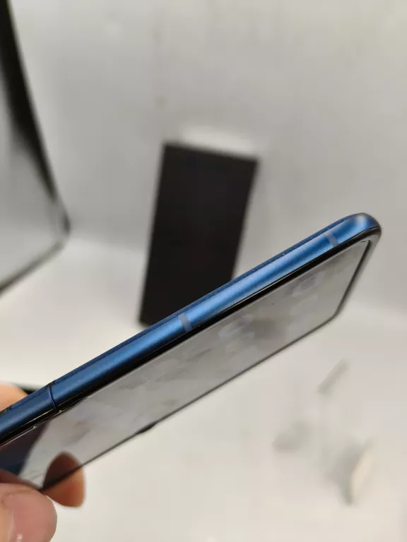 telefon-motorola-razr-60-8256gb-kod-producenta-xt2553-1