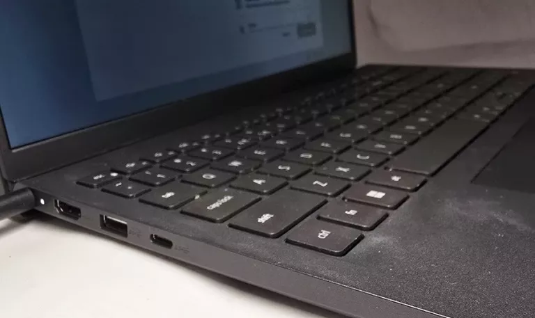 laptop-dell-inspiron-15-3525-zasil-przekatna-ekranu-1560