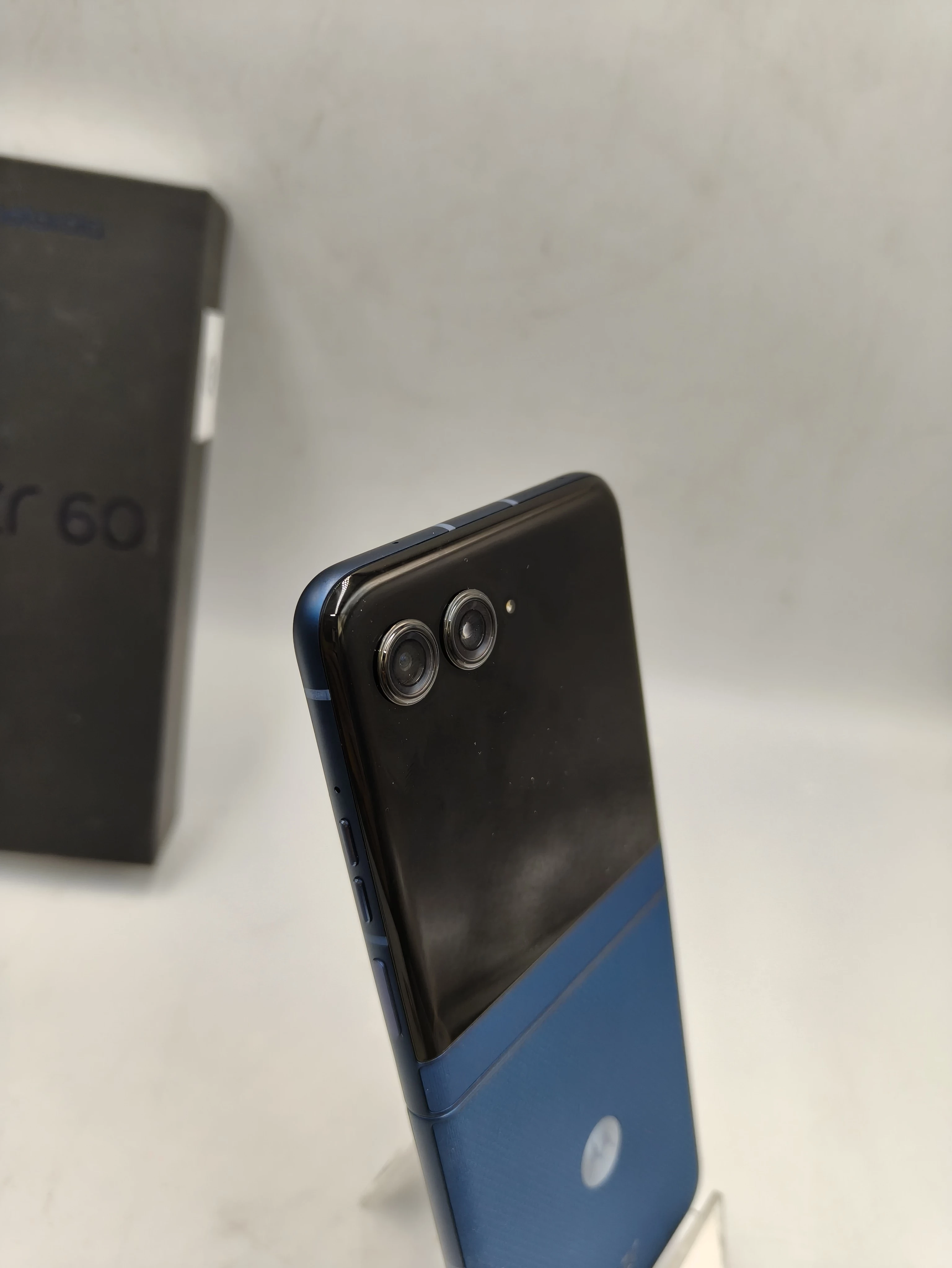 telefon-motorola-razr-60-8256gb-ean-gtin-840023296345