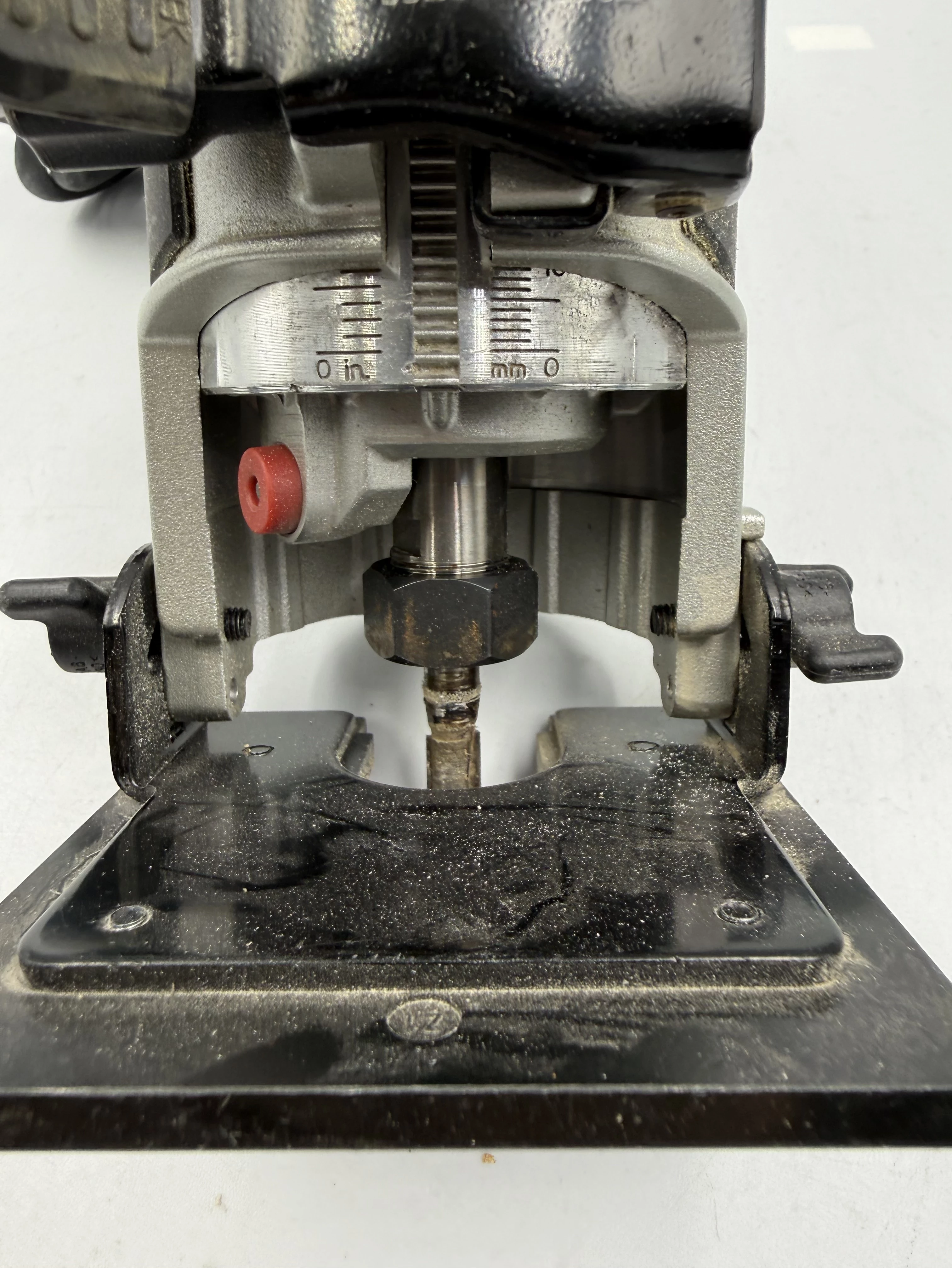 ferzarka-gornowrzecionowa-makita-rt0700c-ean-gtin-0088381619059