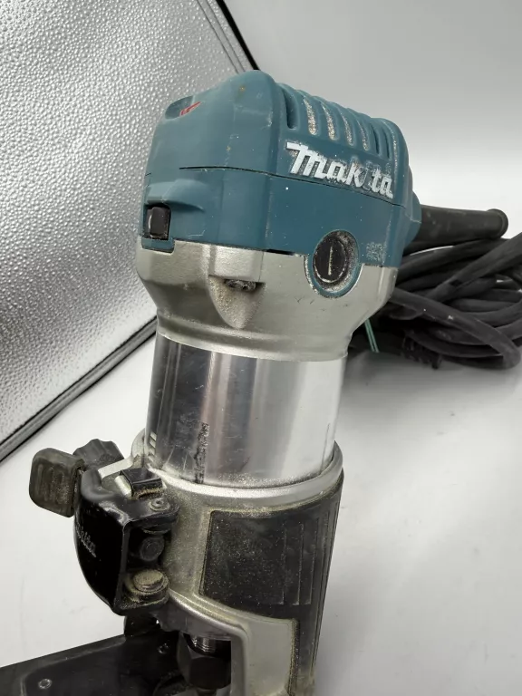 ferzarka-gornowrzecionowa-makita-rt0700c-zasilanie-209202-238306