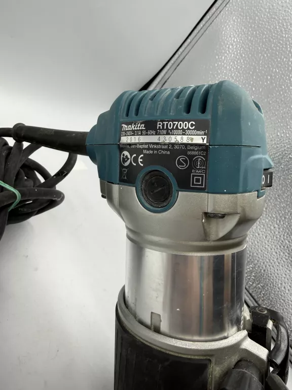 ferzarka-gornowrzecionowa-makita-rt0700c-stan-11323-2