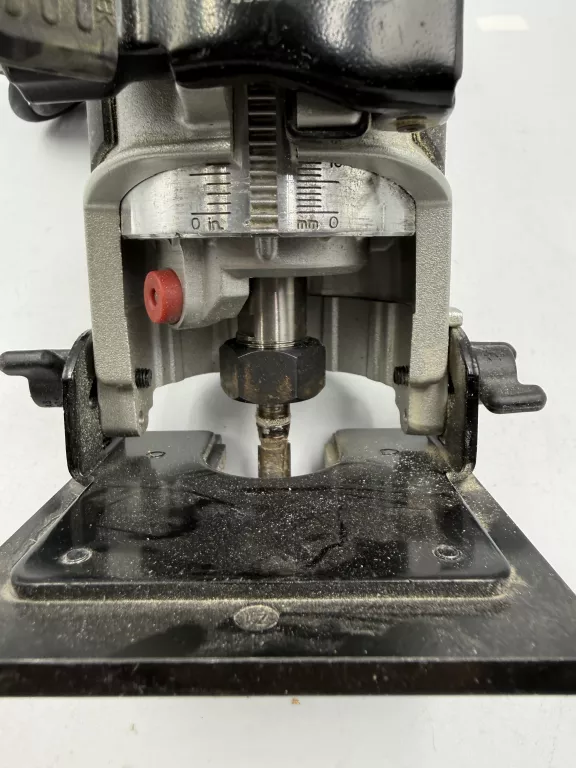 ferzarka-gornowrzecionowa-makita-rt0700c-ean-gtin-0088381619059