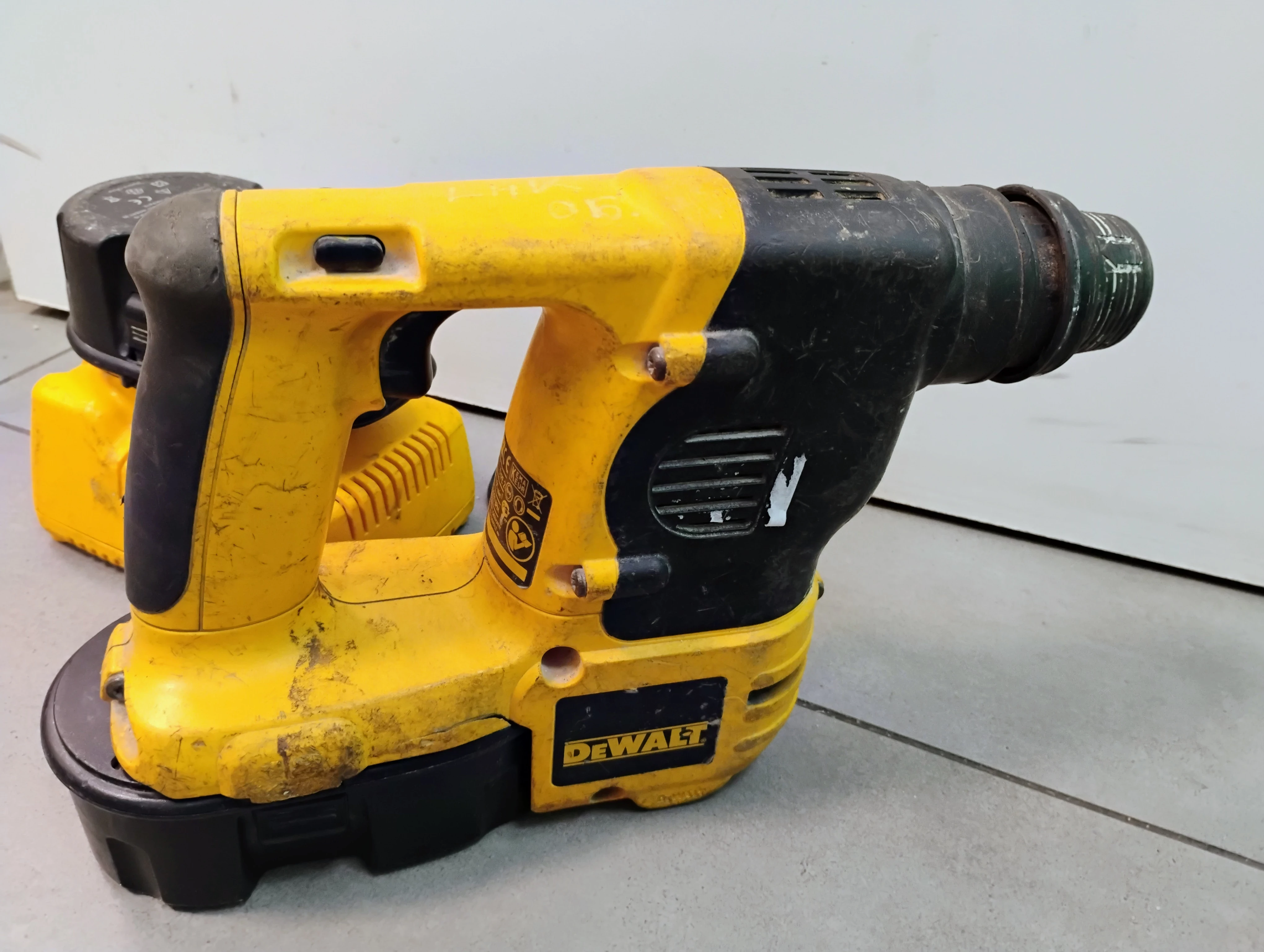 mlotowiertarka-dewalt-dc213-akumulatorowa-ean-gtin-5035048268193