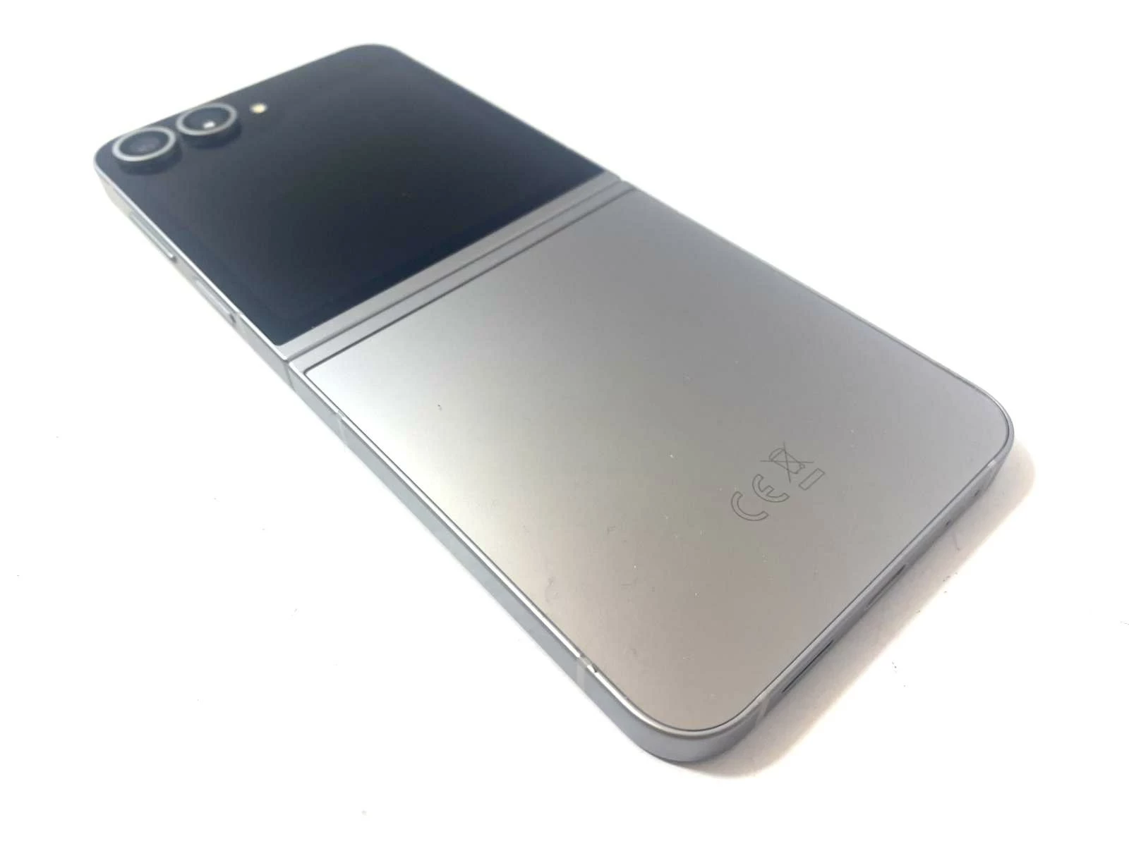 telefon-samsung-galaxy-z-flip-6-12256gb-pamiec-ram-202865-324301