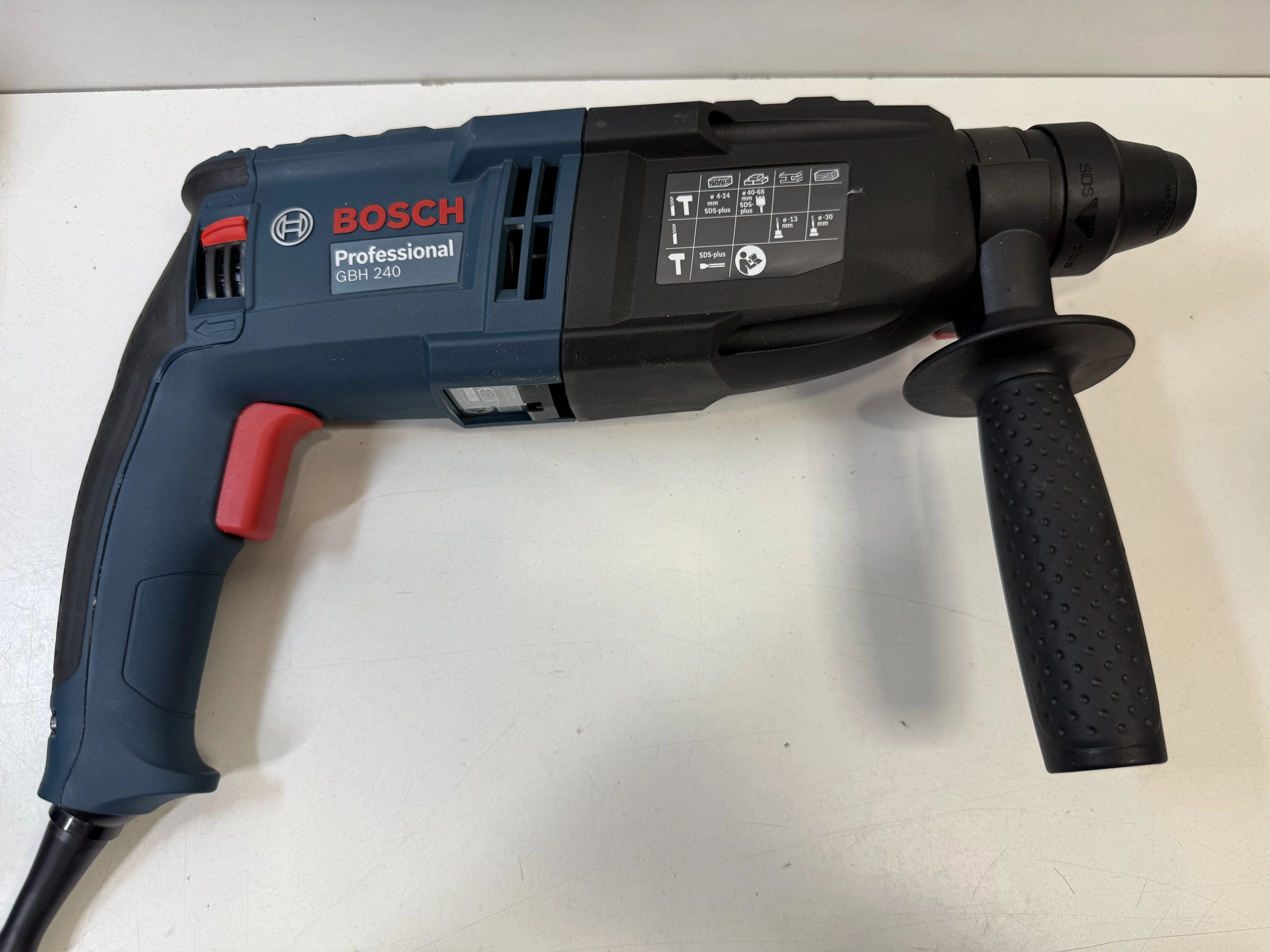 mlotowiertarka-gbh-240-bosch-maksymalna-moc-79000