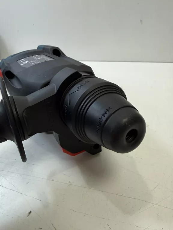 mlotowiertarka-gbh-240-bosch-energia-udaru-270