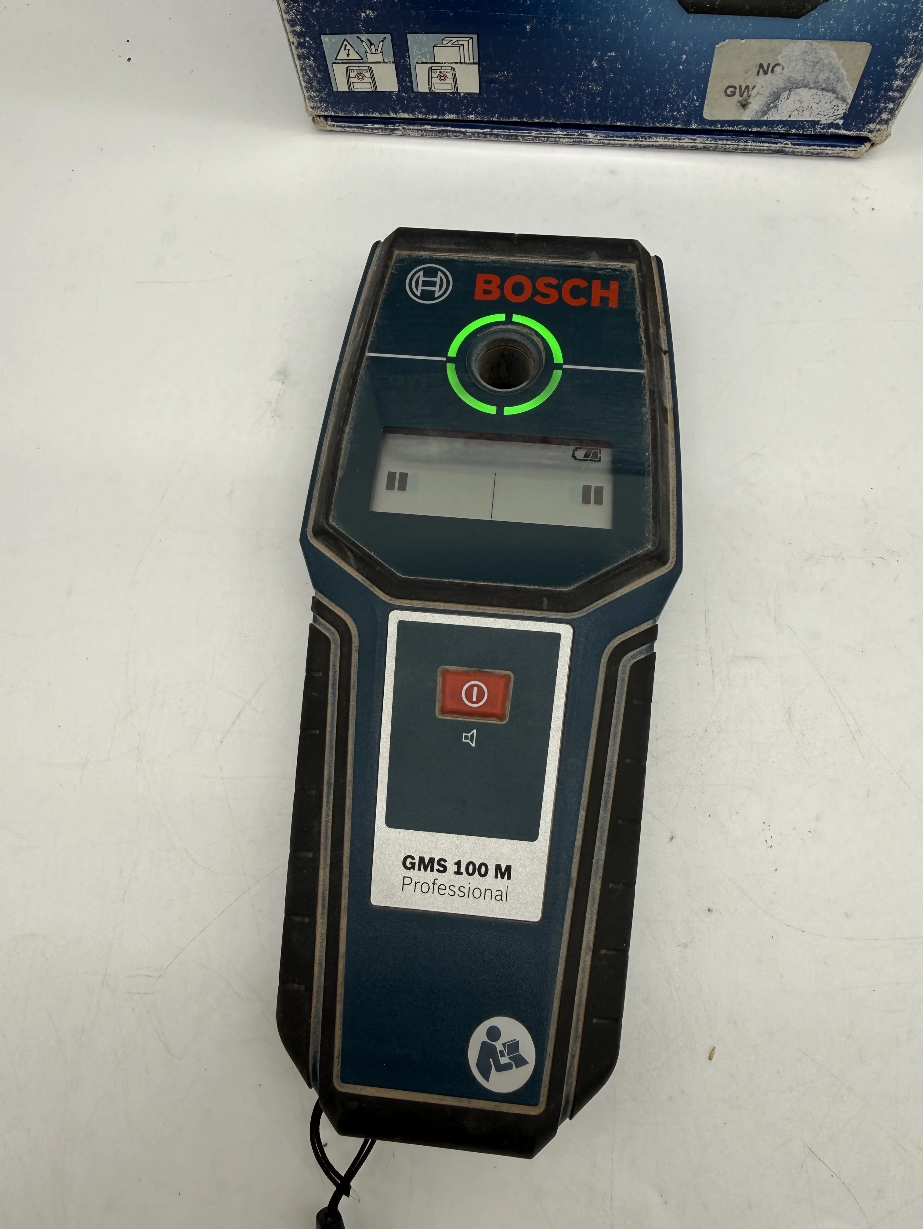 detektor-metalu-bosch-gms-100-m-stan-11323-2