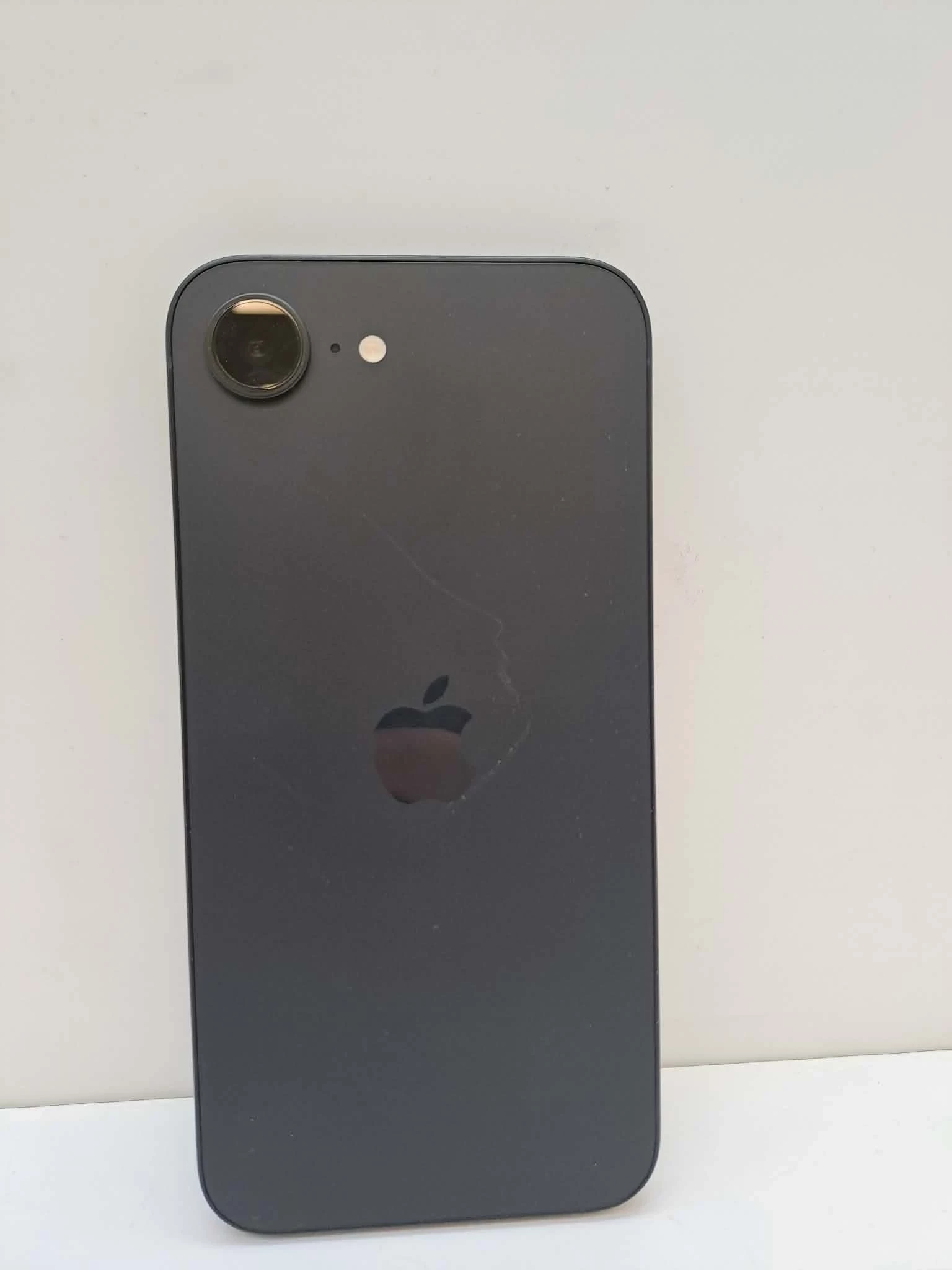 telefon-iphone-16e-komplet-przekatna-ekranu-610