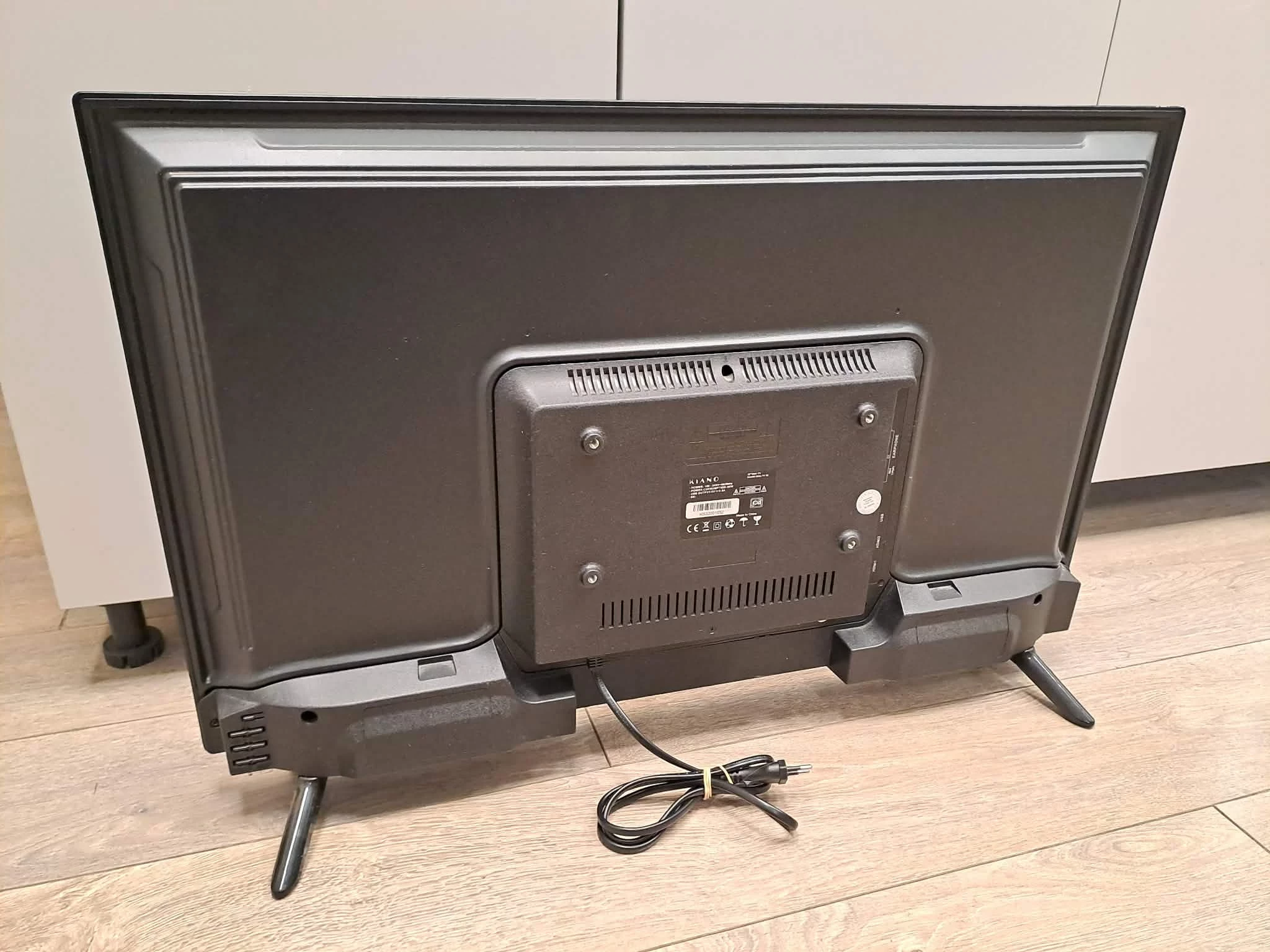 telewizor-kiano-slim-tv-32-ks32001652-pilot-kod-producenta-tv001-1akc038-1