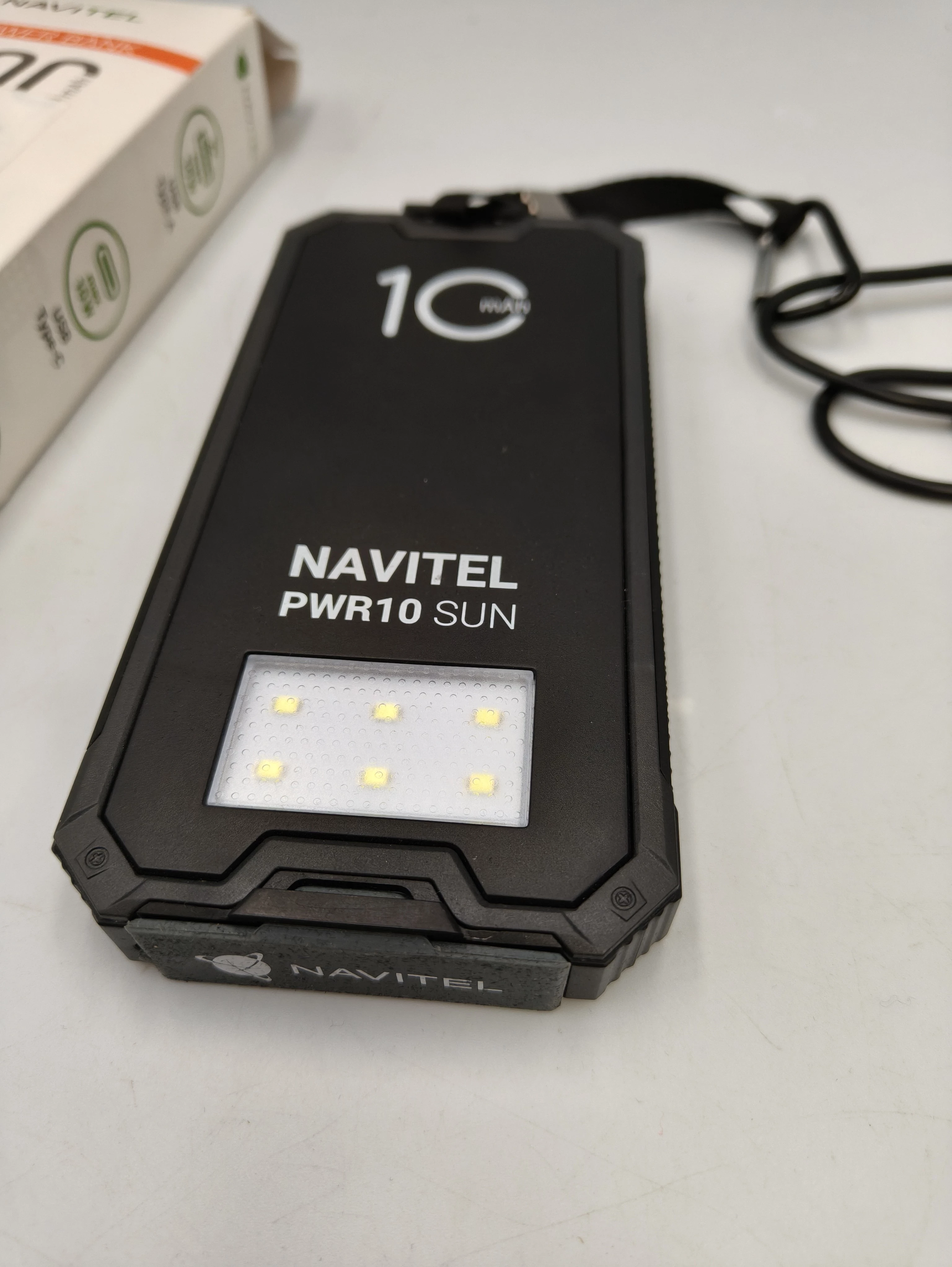 powerbank-navitel-pwr10-sun-solarny-10000mah-ean-gtin-8594181744782