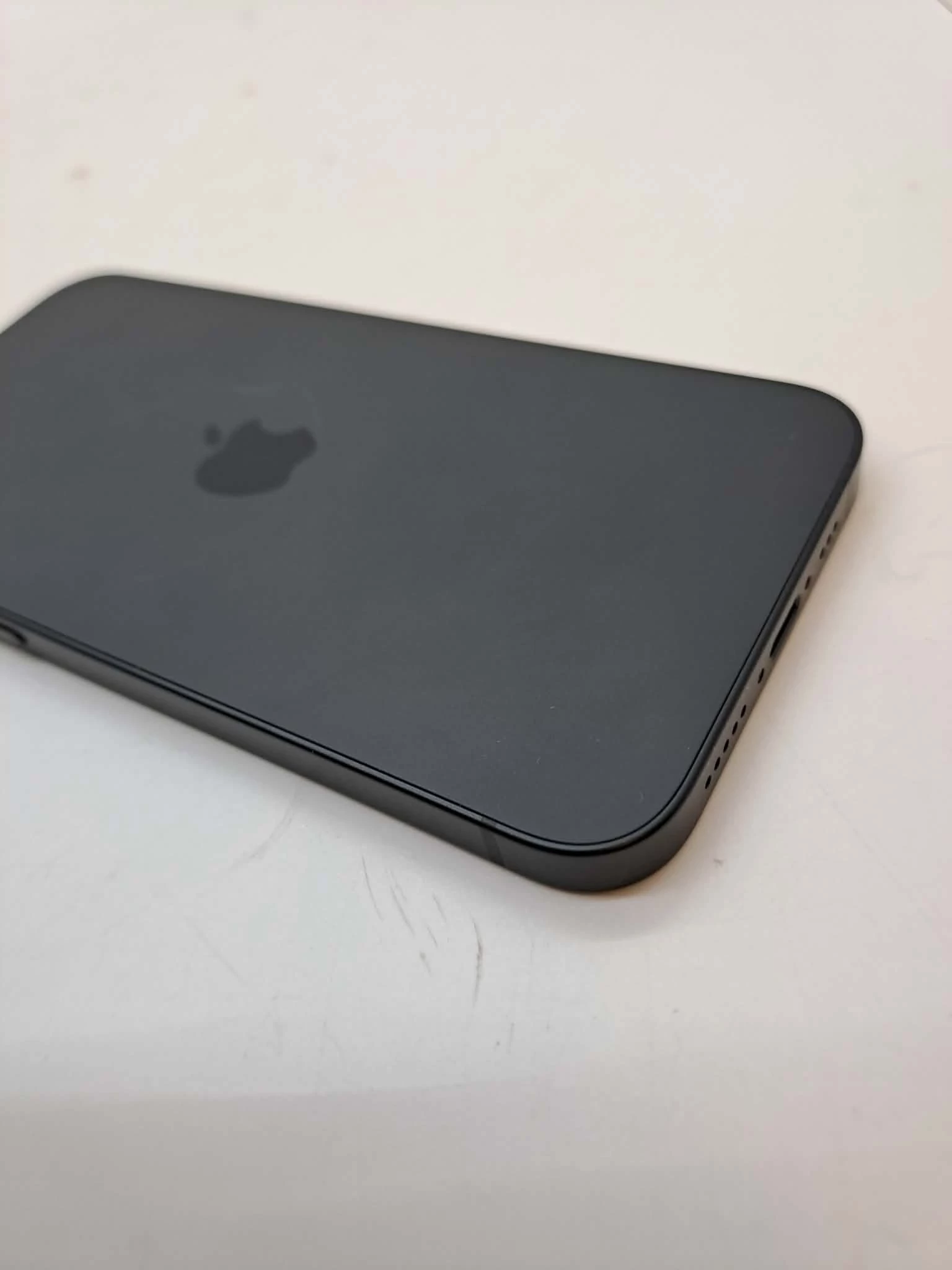 telefon-iphone-16e-komplet-typ-202685-212929