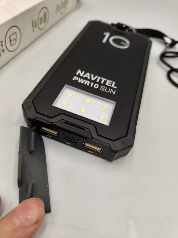powerbank-navitel-pwr10-sun-solarny-10000mah-stan-11323-2