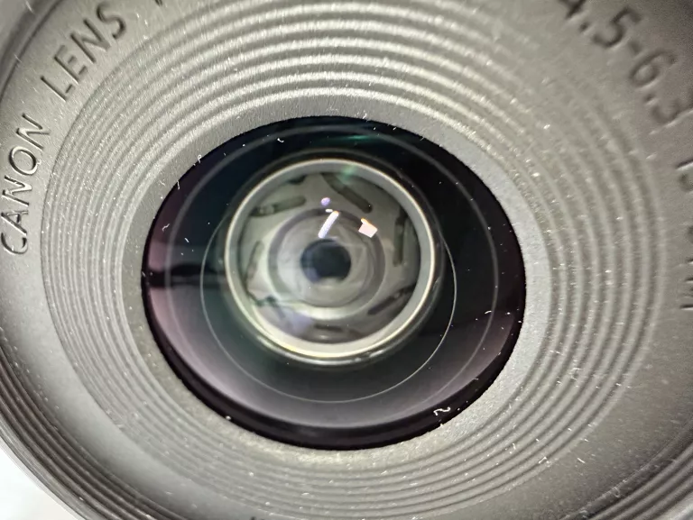 aparat-canon-eos-r50-obiektyw-18-45-rozdzielczosc-2420