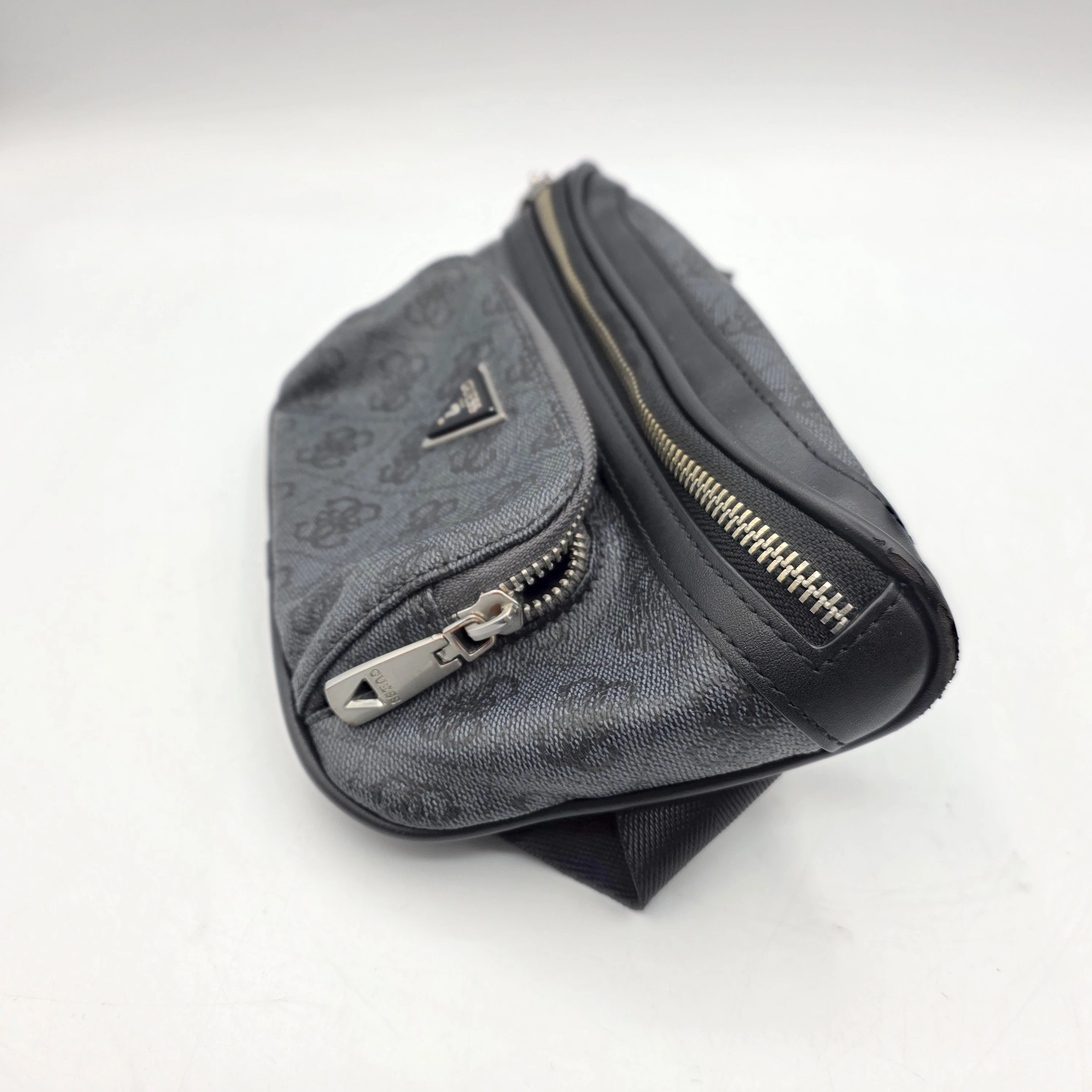 guess-saszetka-do-reki-pmevzlp3145-szary-ean-gtin-7621701038401