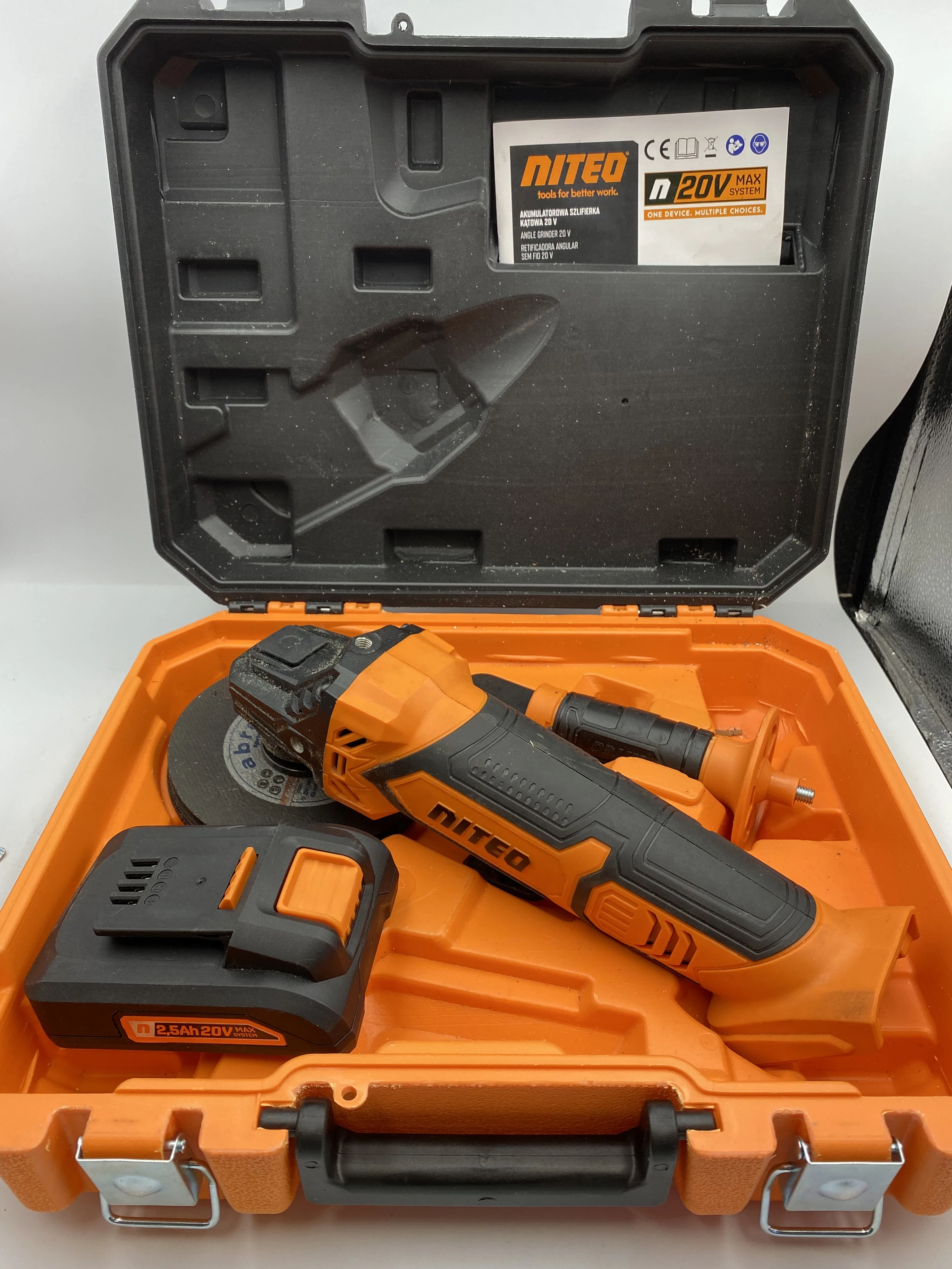 szlifierka-wielofuncyjna-niteo-pojm250239-plus-aku-walizka-wyzwolenia-4b-szczecin