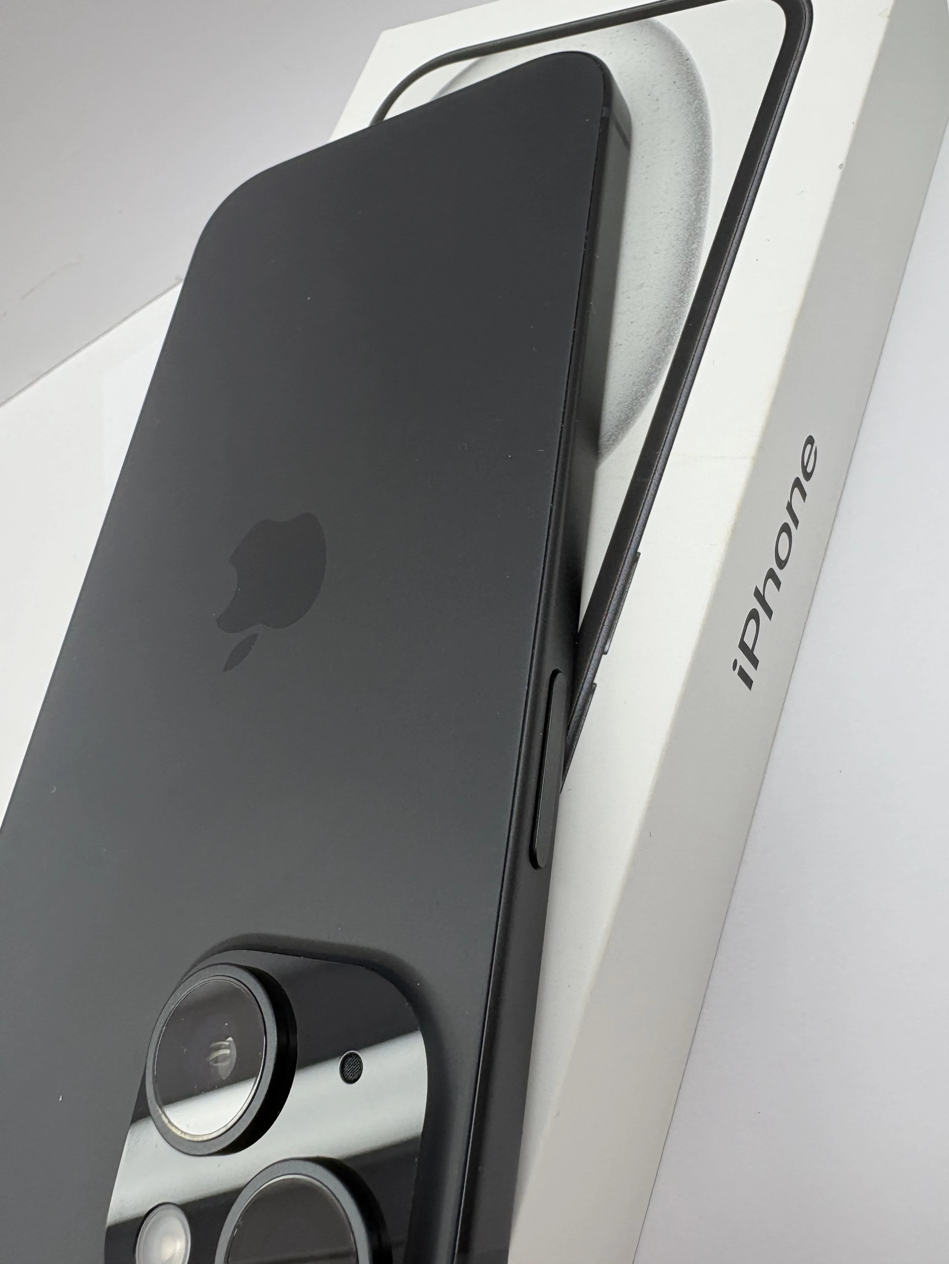 telefon-iphone-15-wbudowana-pamiec-202869-214189