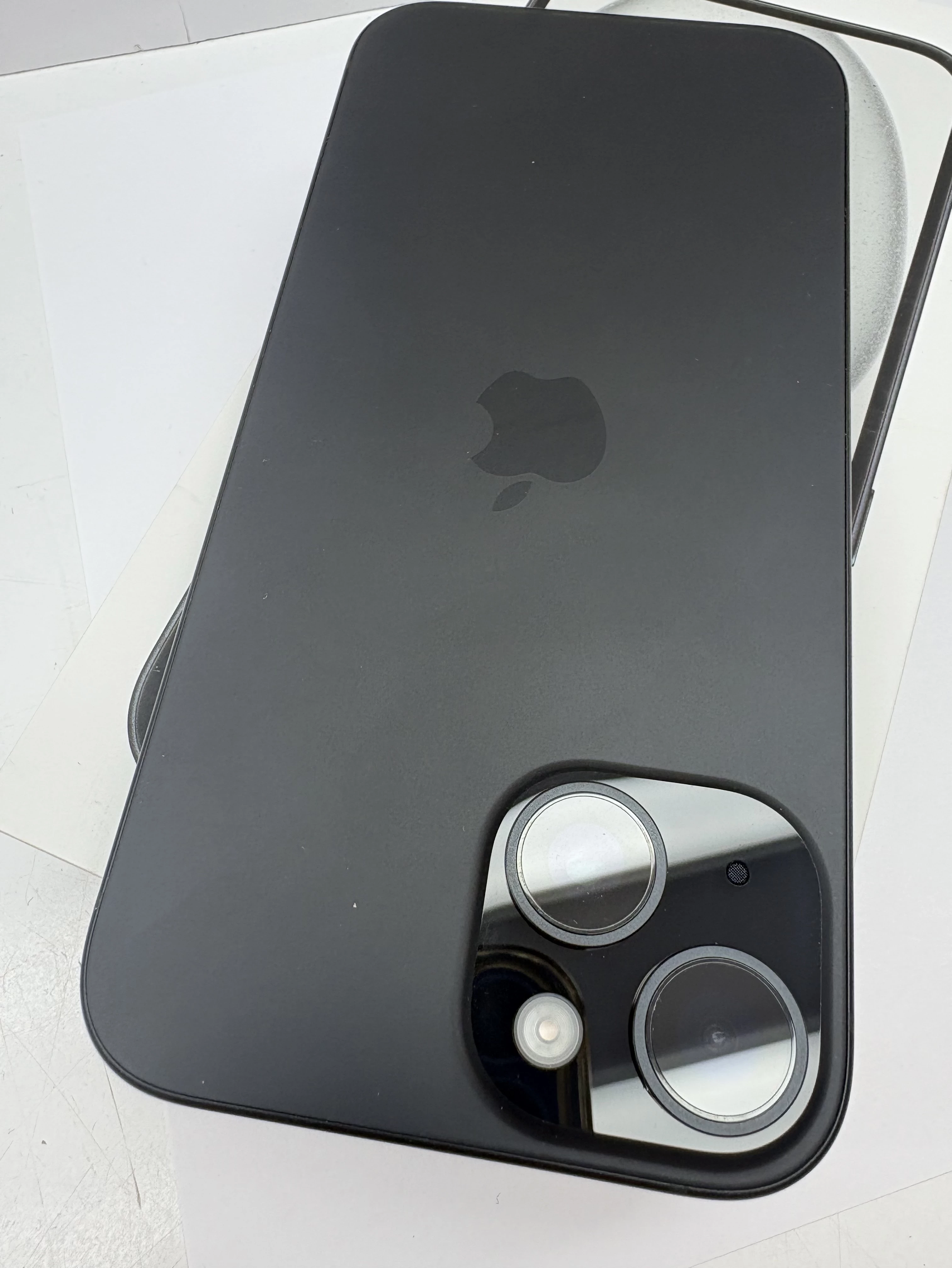 telefon-iphone-15-przekatna-ekranu-610