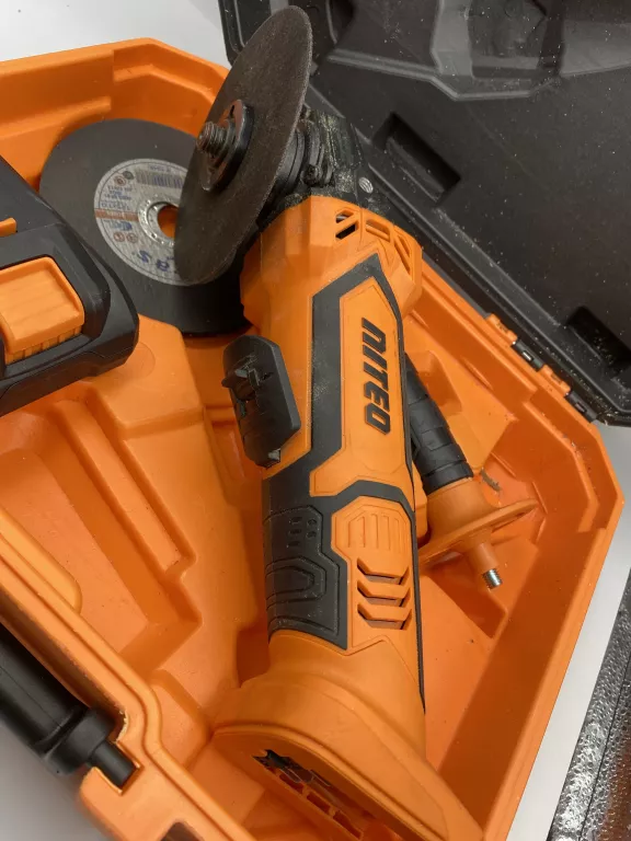 szlifierka-wielofuncyjna-niteo-pojm250239-plus-aku-walizka-ean-gtin-5901619947494