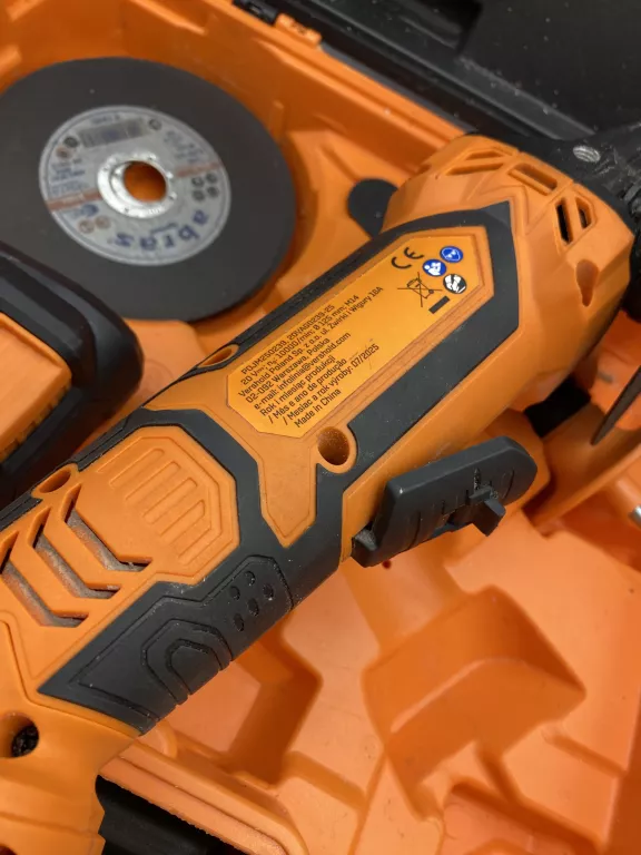 szlifierka-wielofuncyjna-niteo-pojm250239-plus-aku-walizka-stan-11323-2