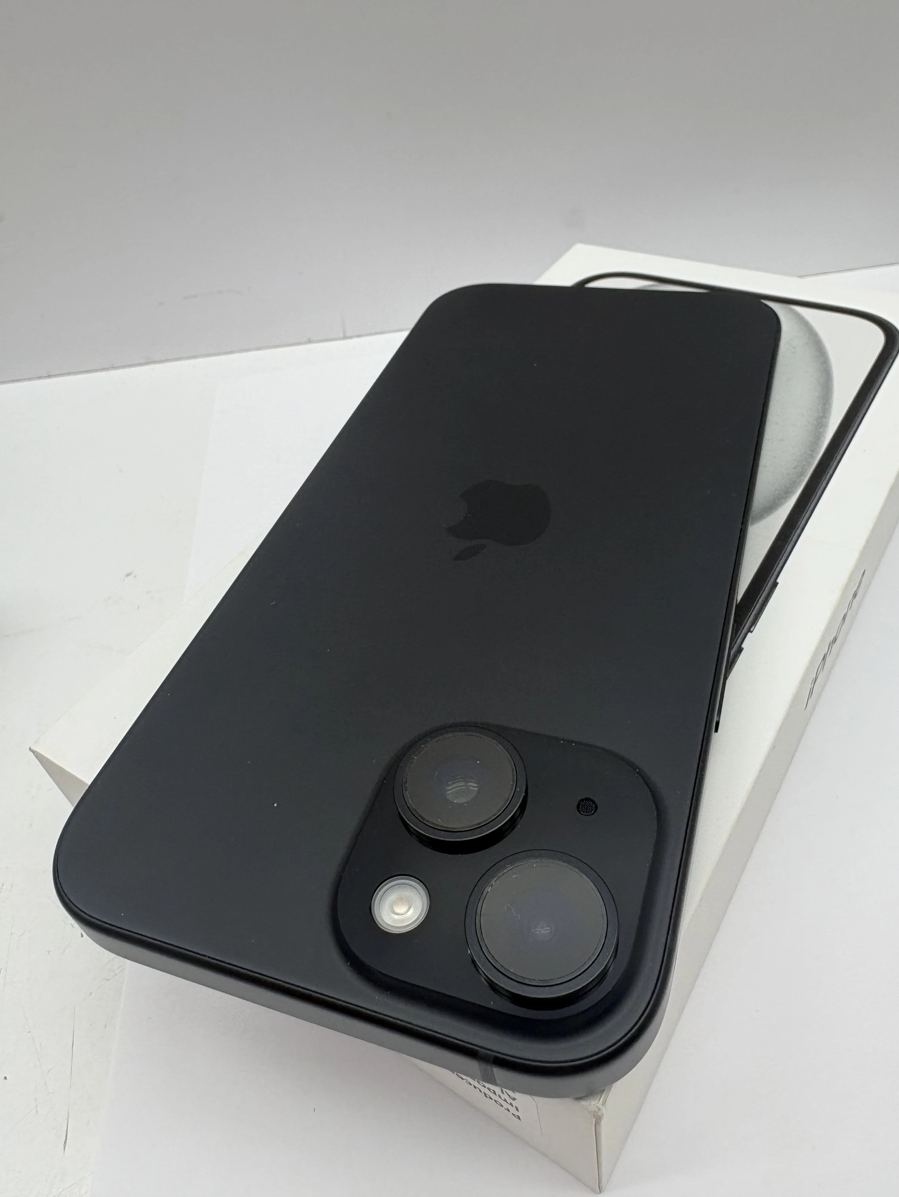 telefon-iphone-15-typ-202685-212929