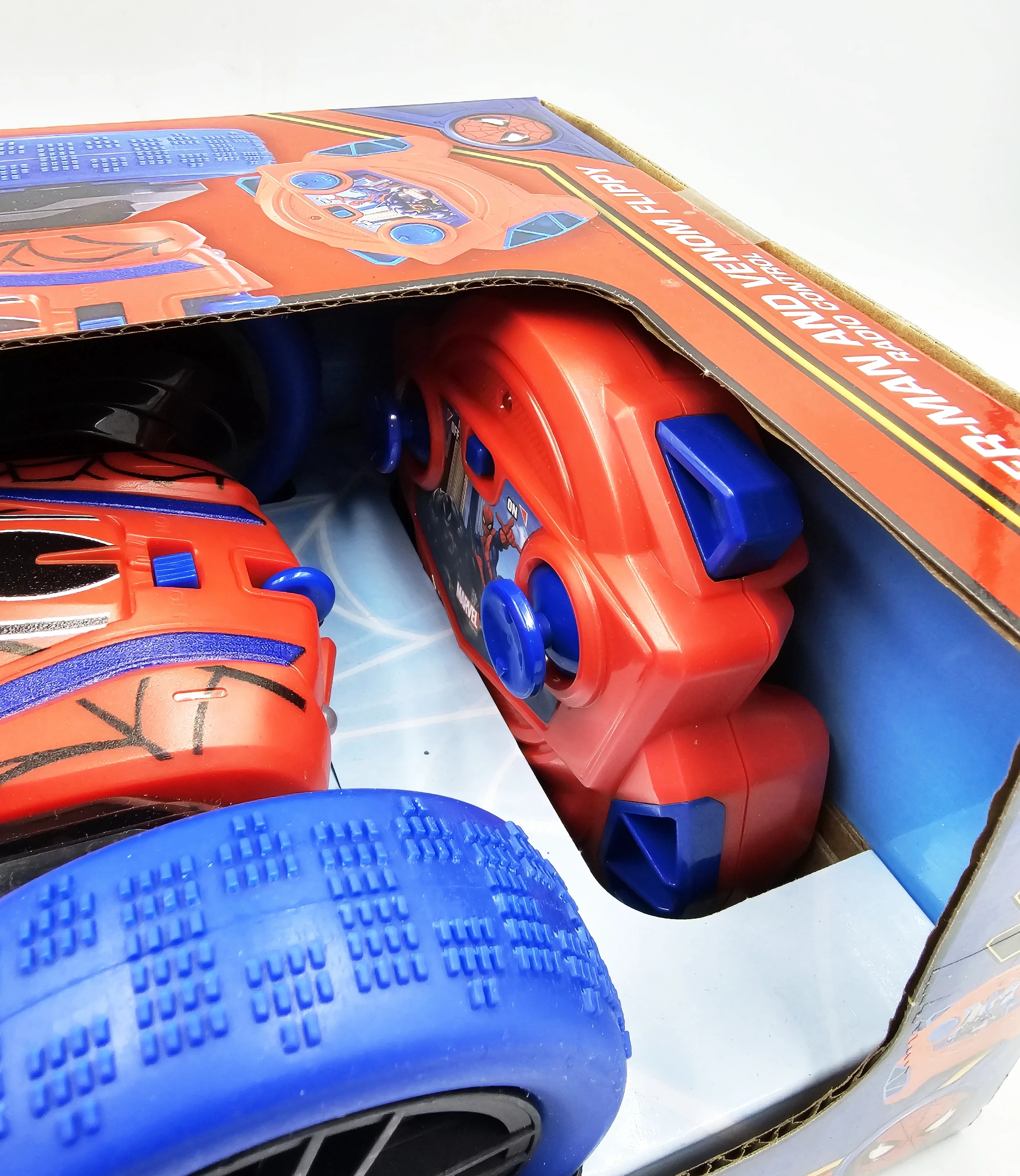 autko-spiderman-zdalnie-sterowane-stan-11323-2