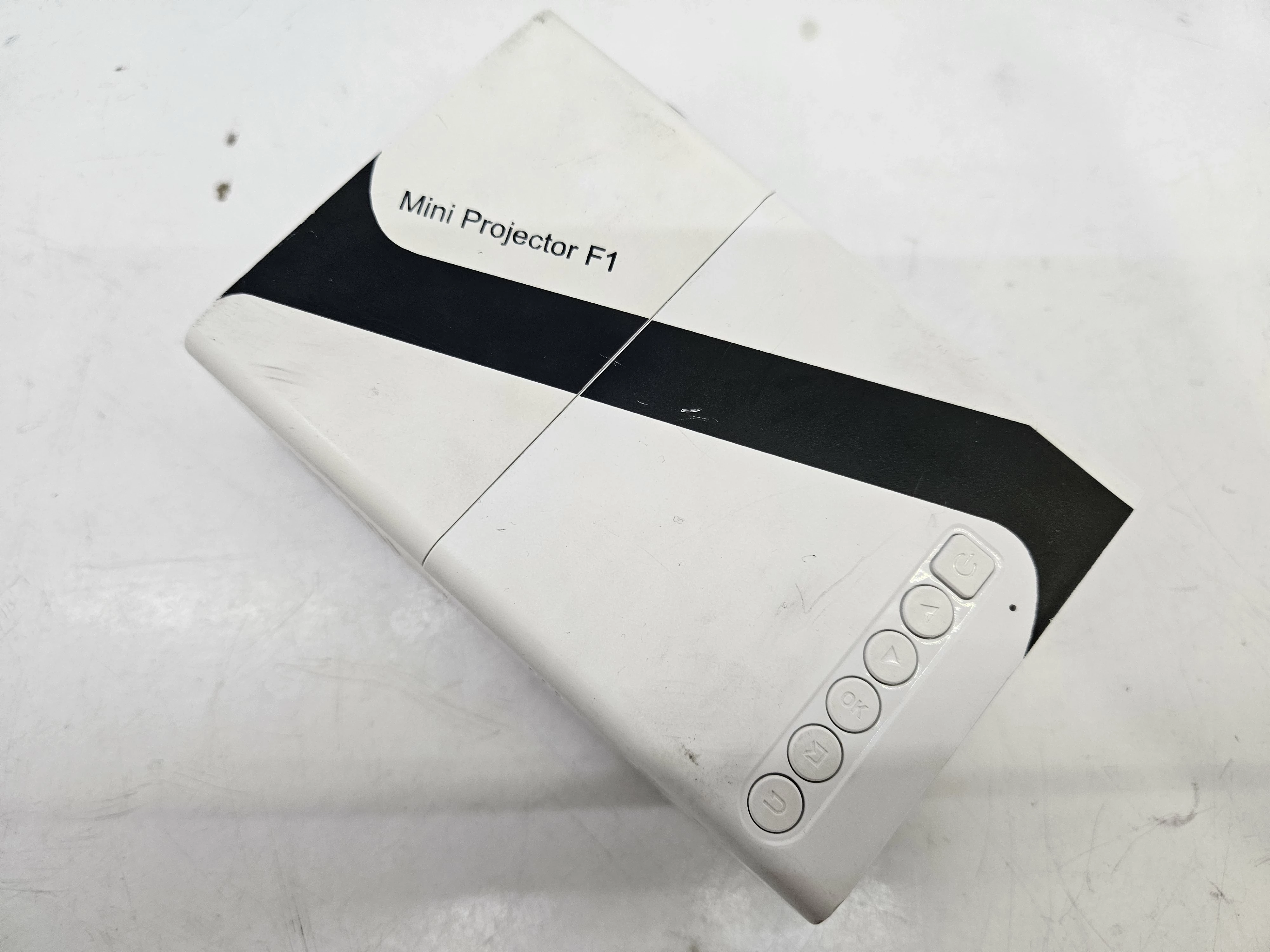 rzutnik-na-sciane-mini-projector-f1-technologia-wyswietlania-204793-221741