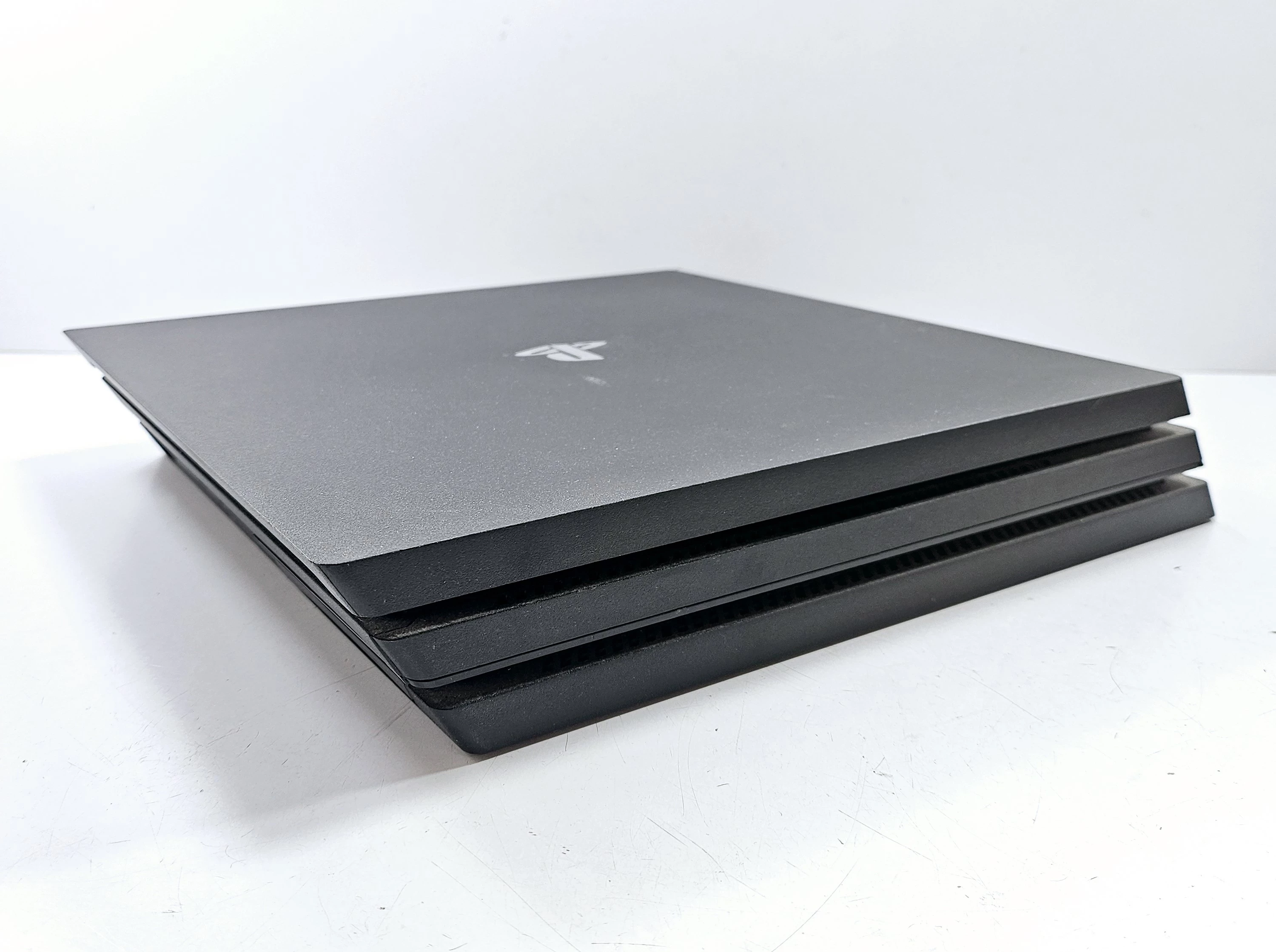 konsola-playstation-4-pro-1tb-2-pady-okab-liczba-kontrolerow-w-zestawie-205994-225550