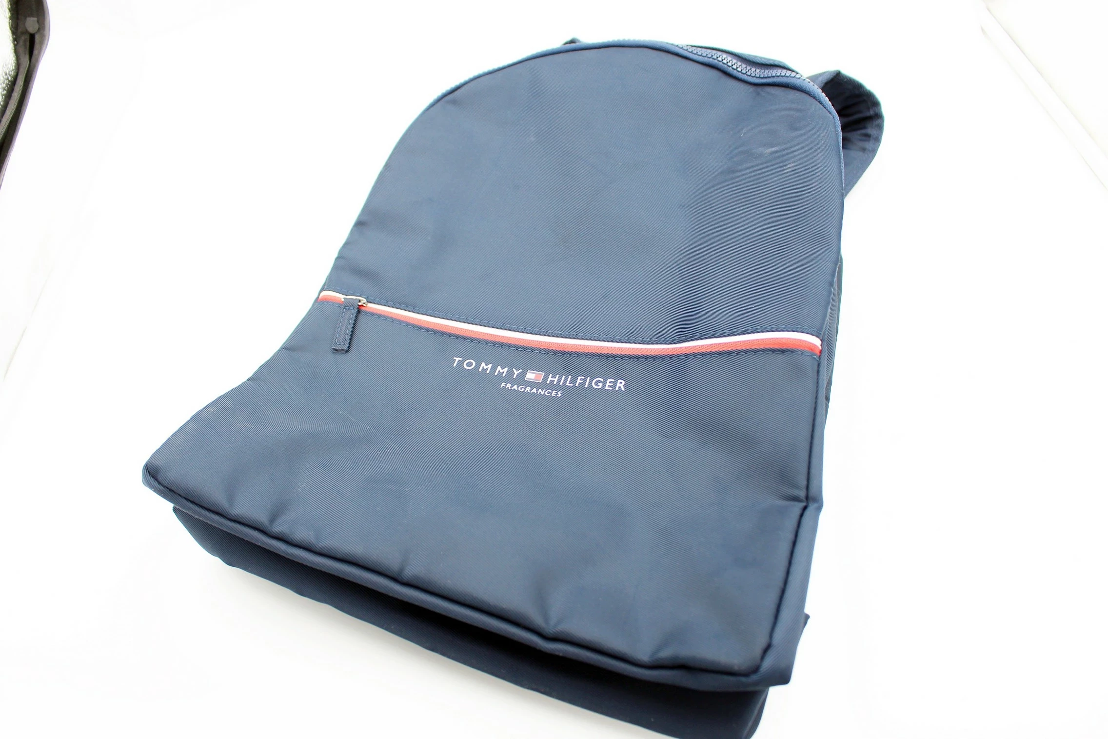 granatowy-plecak-tommy-hilfiger-urban-kolor-249512-1647422