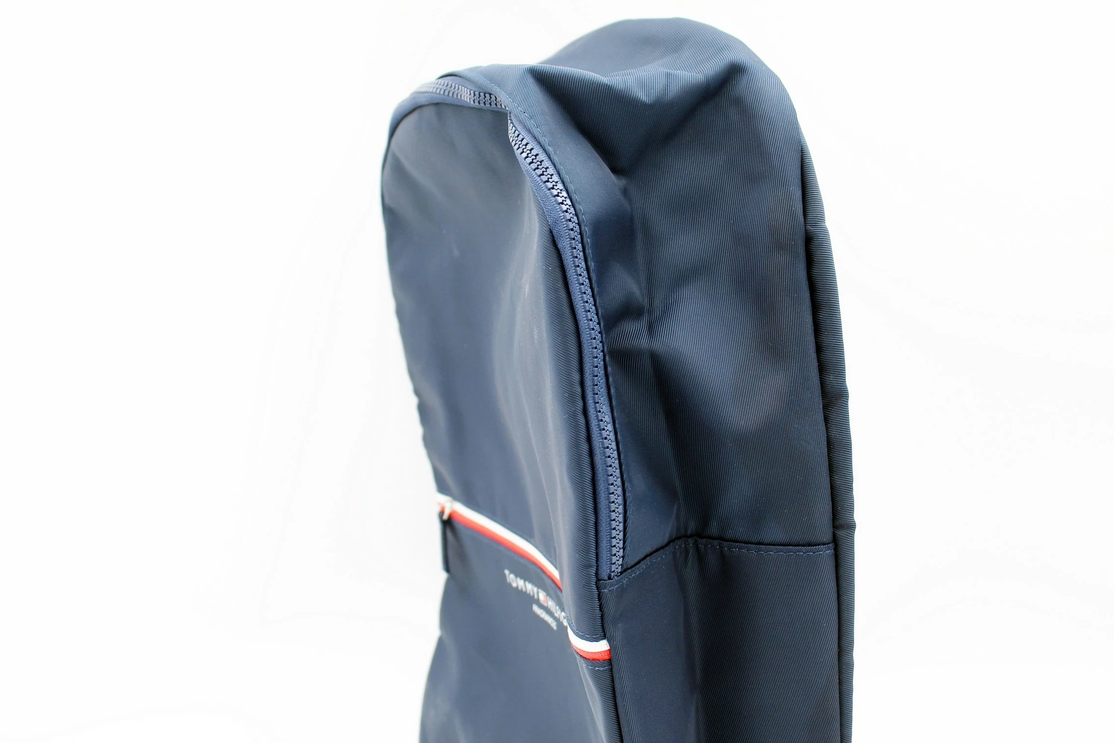 granatowy-plecak-tommy-hilfiger-urban-material-dominujacy-203885-218313