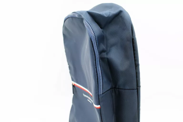 granatowy-plecak-tommy-hilfiger-urban-material-dominujacy-203885-218313
