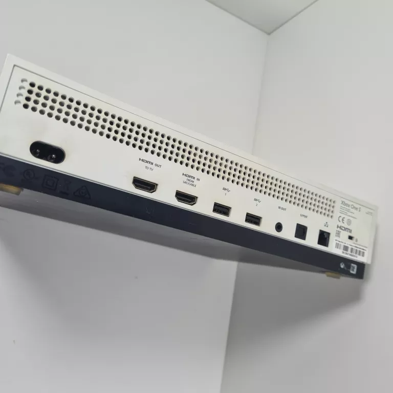 konsola-xbox-one-s-1tb-model-1681-liczba-kontrolerow-w-zestawie-205994-225550