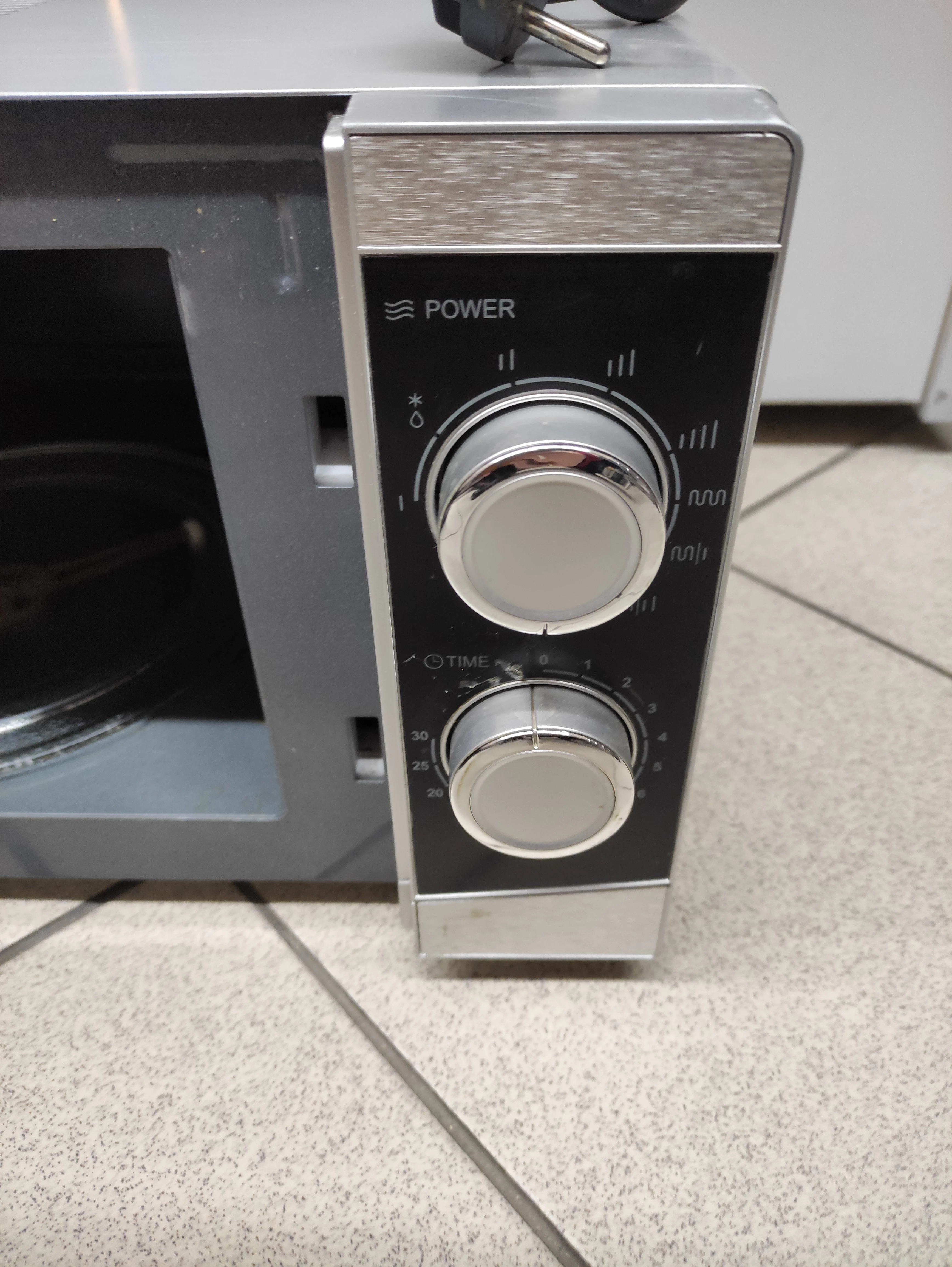 kuchenka-mikrofalowa-wolnostojaca-amica-amg20m70gbiv-kod-producenta-amg20m70gbiv