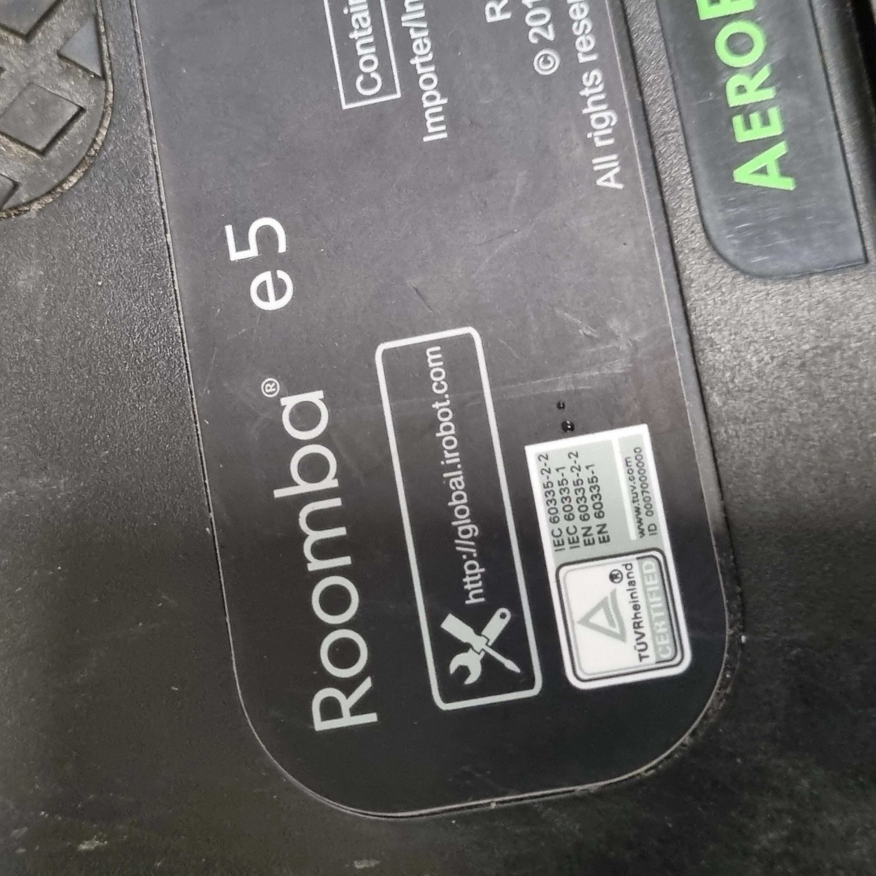 robot-sprzatajacy-irobot-roomba-e5-stacja-ladujaca-kod-producenta-e515840