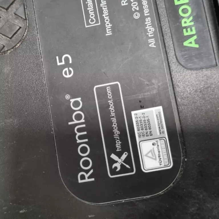 robot-sprzatajacy-irobot-roomba-e5-stacja-ladujaca-kod-producenta-e515840