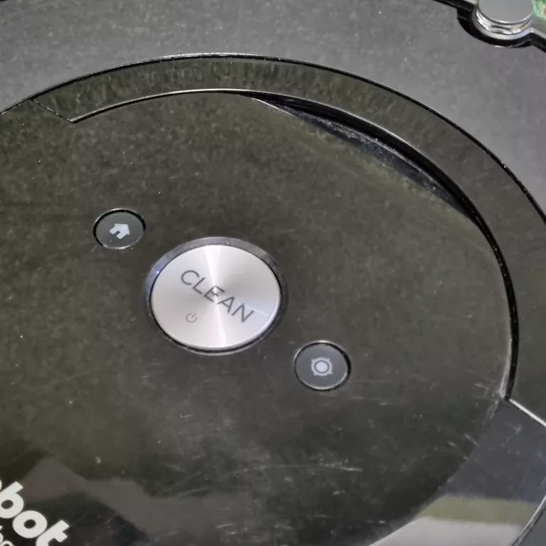 robot-sprzatajacy-irobot-roomba-e5-stacja-ladujaca-stan-11323-2