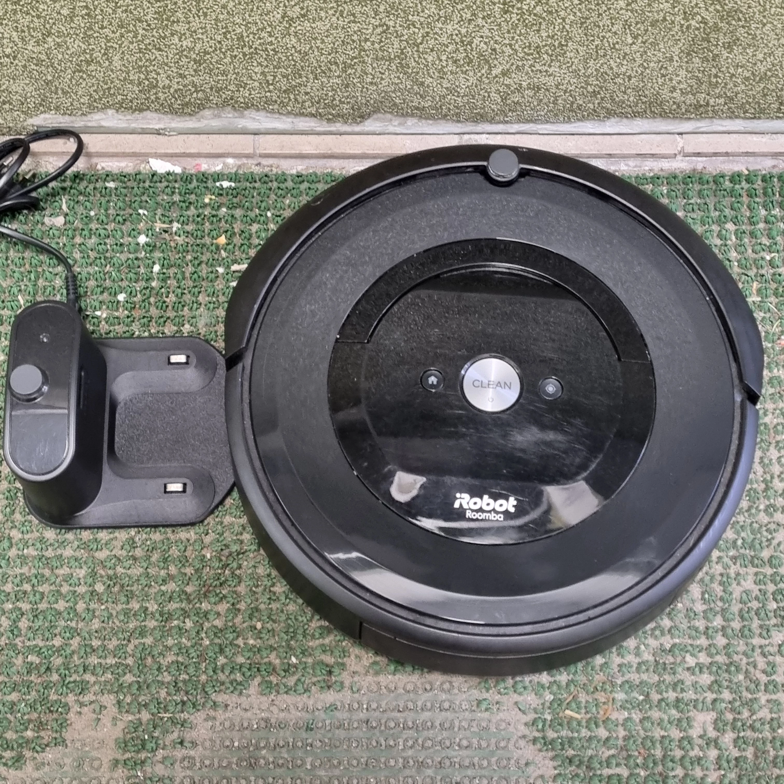 robot-sprzatajacy-irobot-roomba-e5-stacja-ladujaca-sniadeckich-11-znin