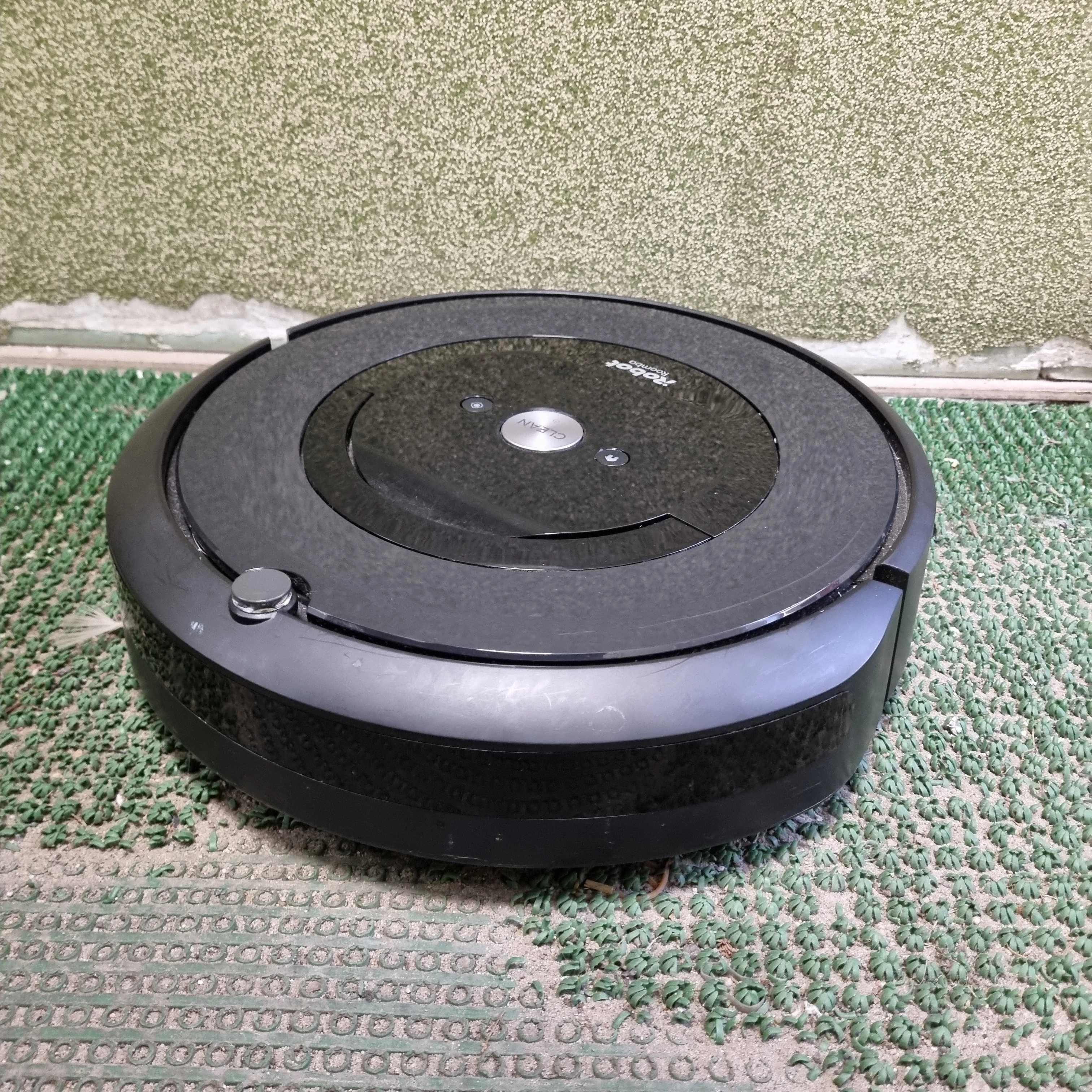 robot-sprzatajacy-irobot-roomba-e5-stacja-ladujaca-czas-pracy-bezprzewodowej-90