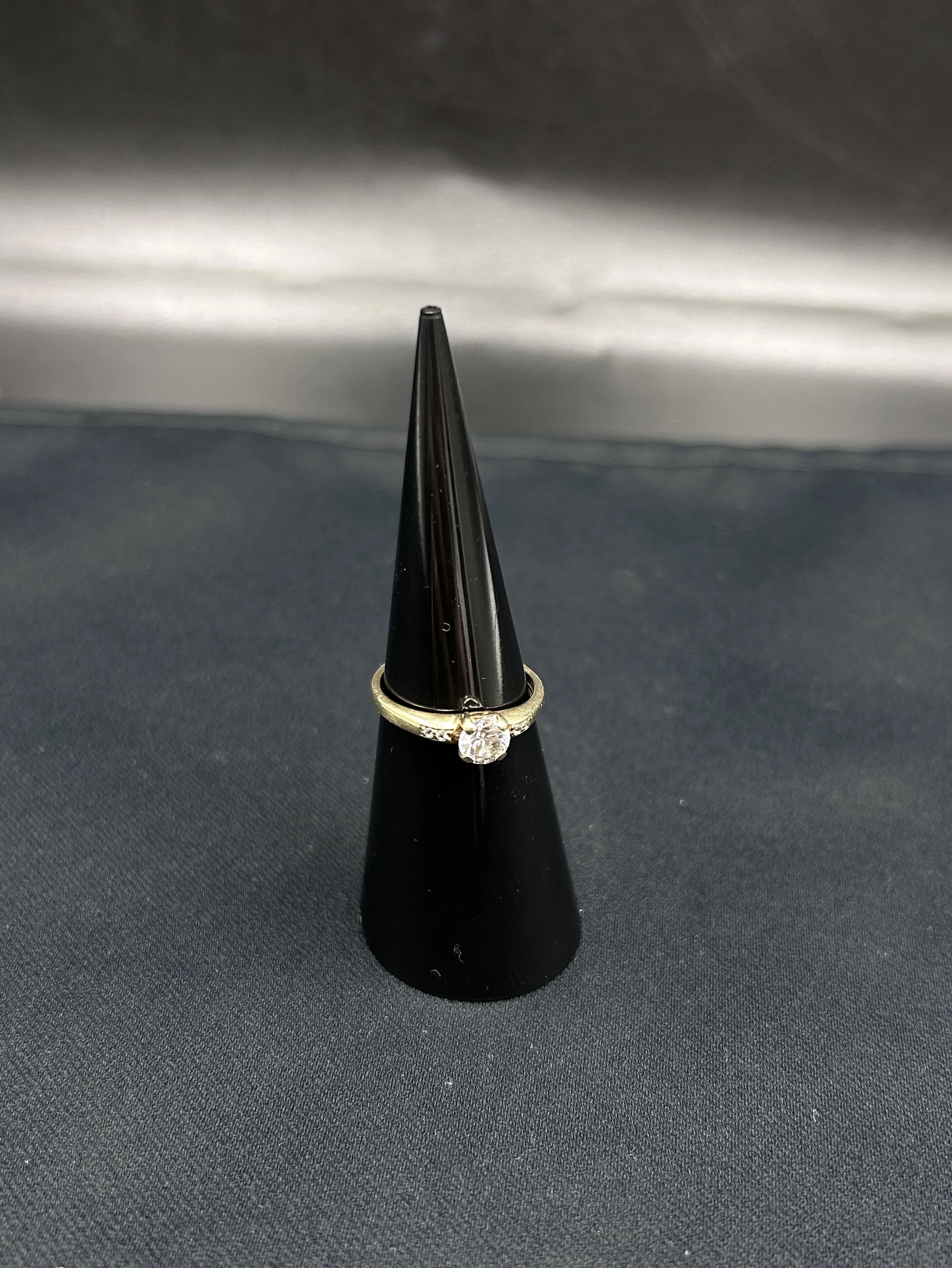 przepiekny-zloty-pierscionek-idealny-na-zareczyny-58514k185gr11-kosciuszki-29-rogozno