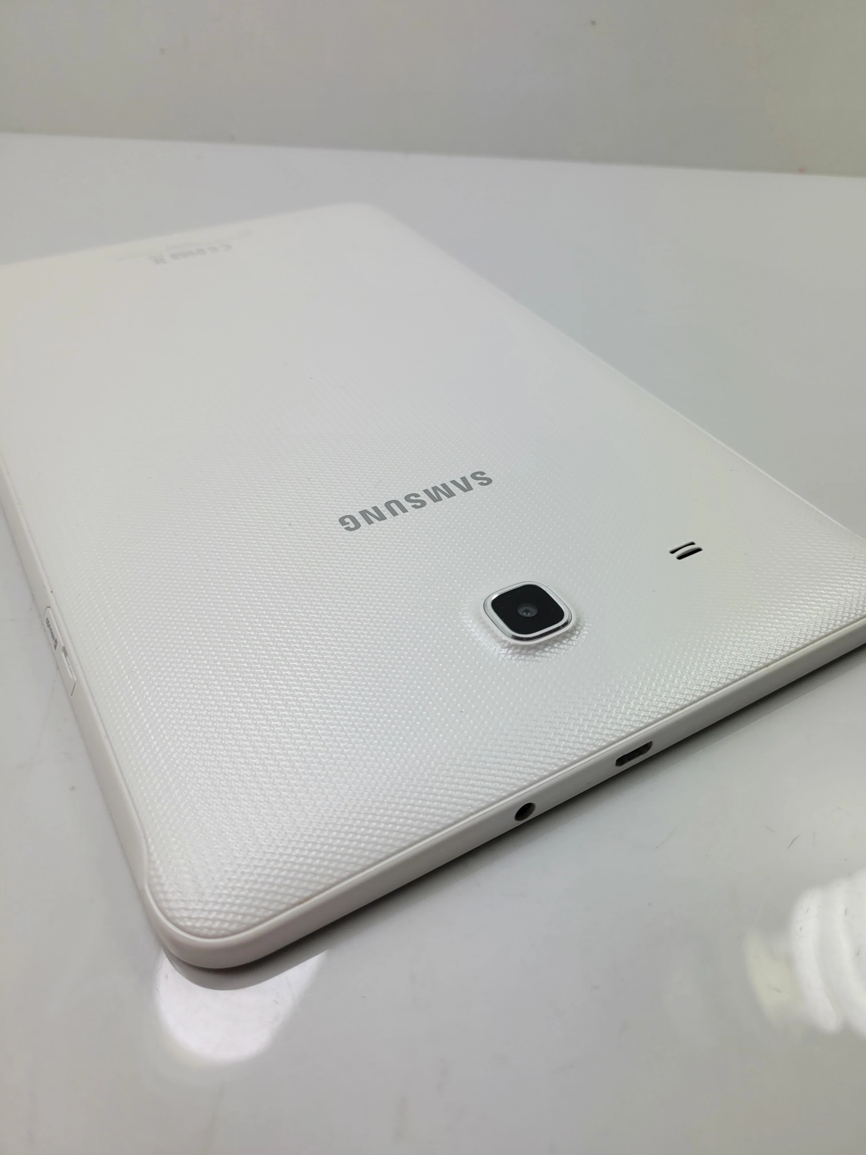 tablet-samsung-galaxy-tab-e-96-wi-fi-sm-t560-transmisja-danych-217-512