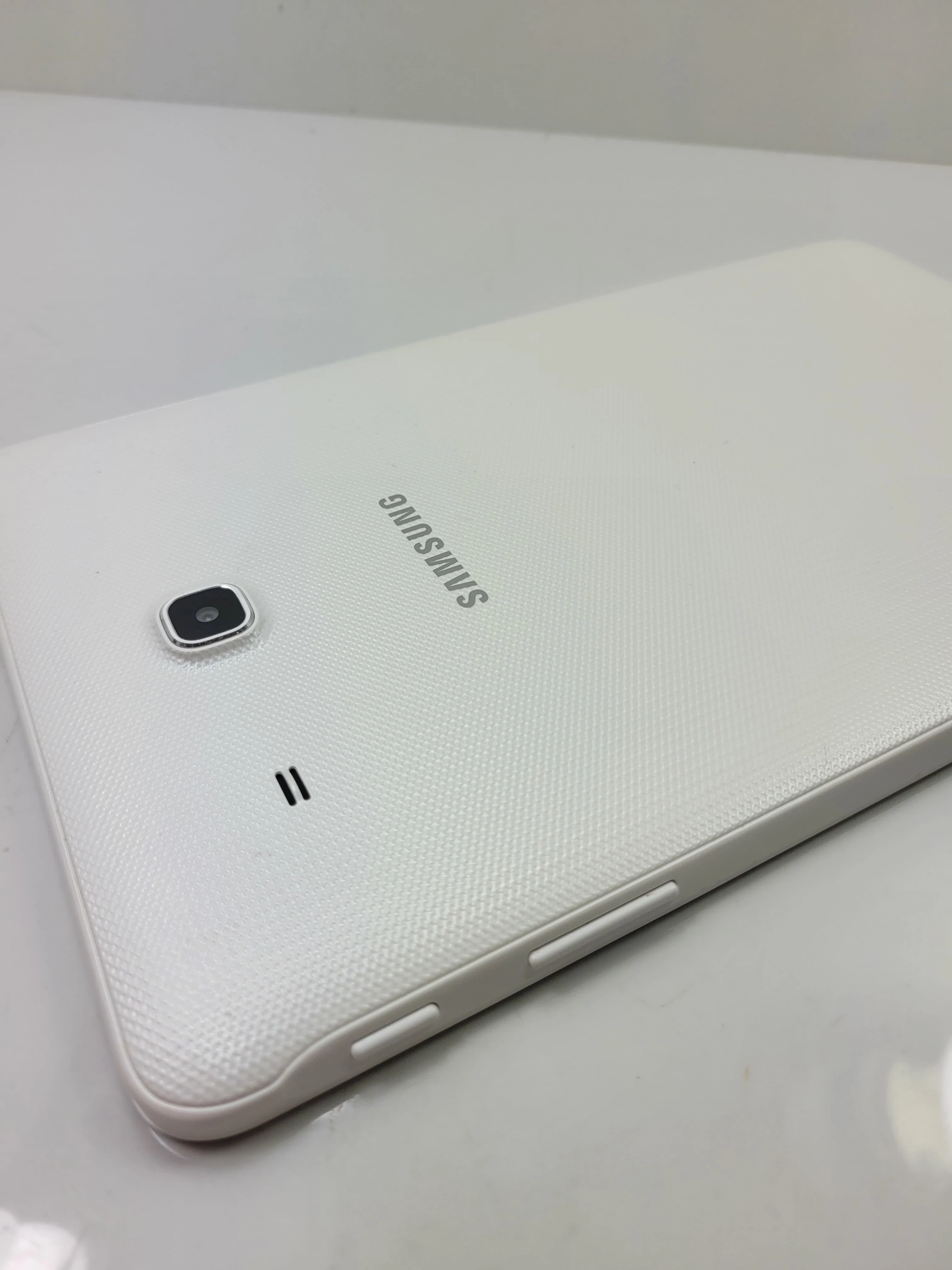 tablet-samsung-galaxy-tab-e-96-wi-fi-sm-t560-system-operacyjny-16332-1