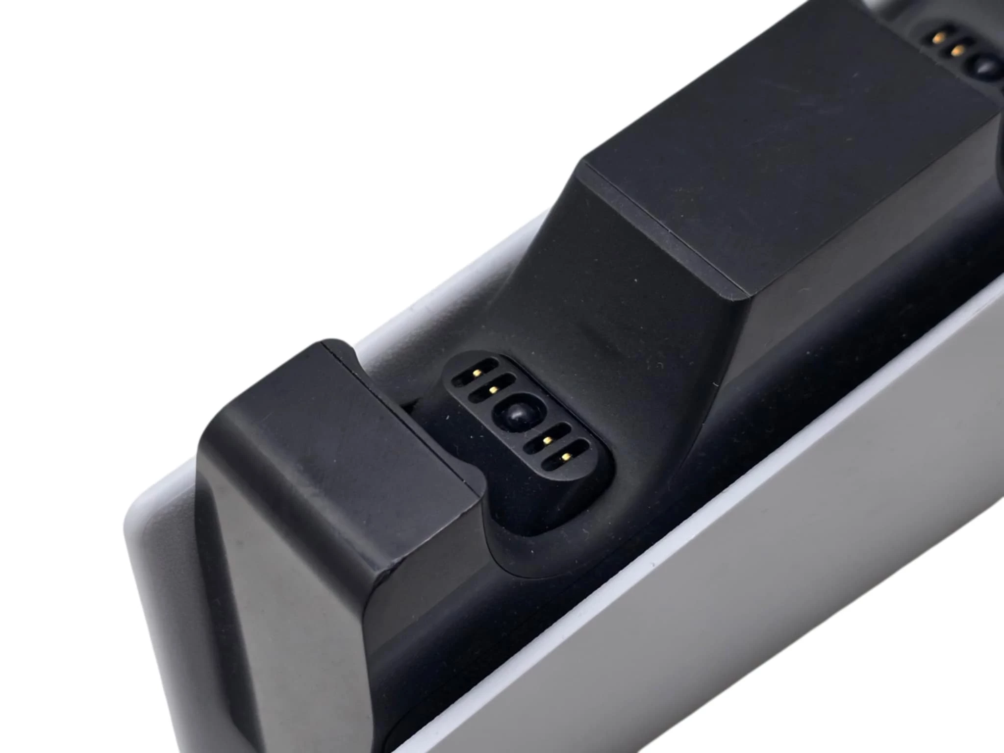 stacja-ladowania-sony-do-pada-dualsense-biala-cfi-zds1-stan-11323-2