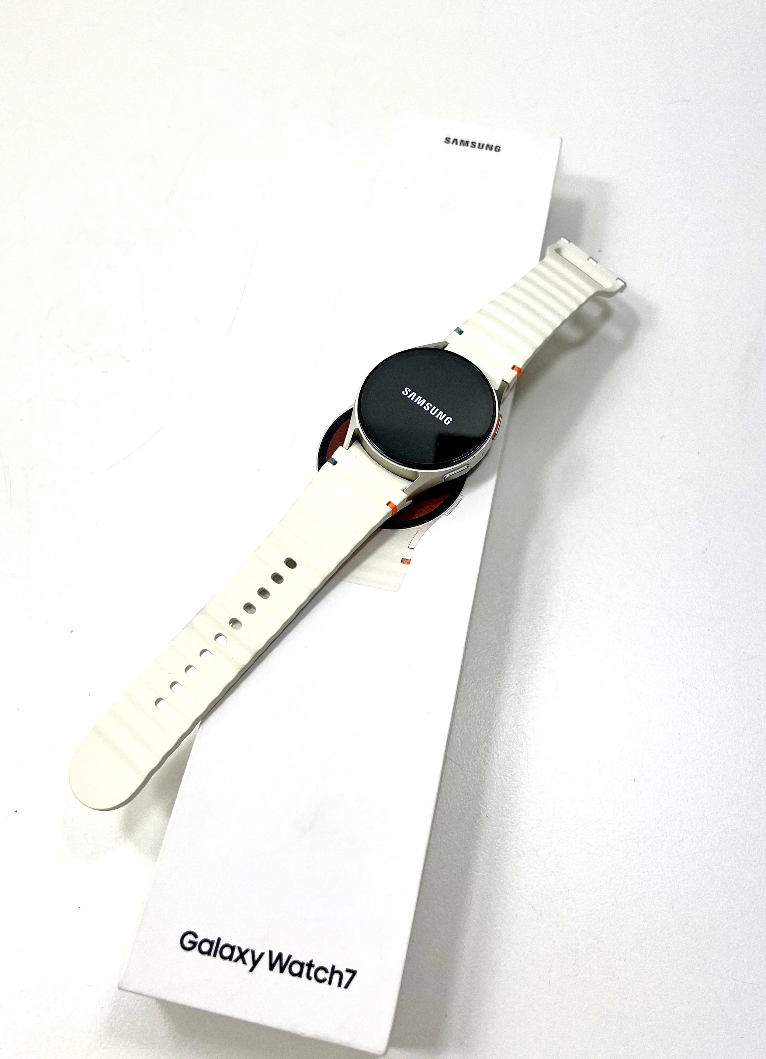 smartwatch-samsung-galaxy-watch7-40mm-kremowy-sm-l300nz-zadbany-ean-gtin-8806095662039